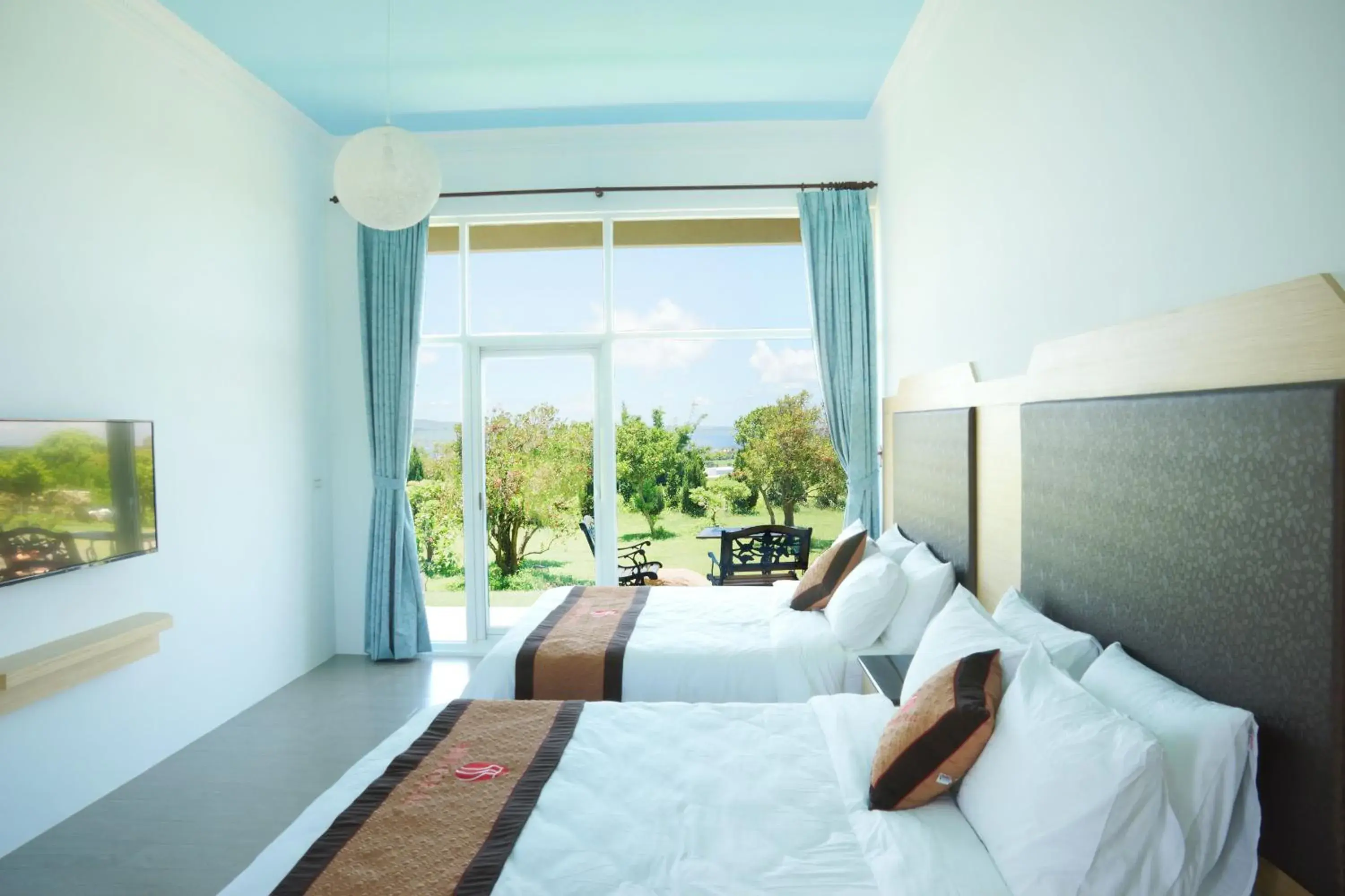 Quadruple Room with Garden View in Coral B&B Quadruple Room with Garden View in Coral B&B