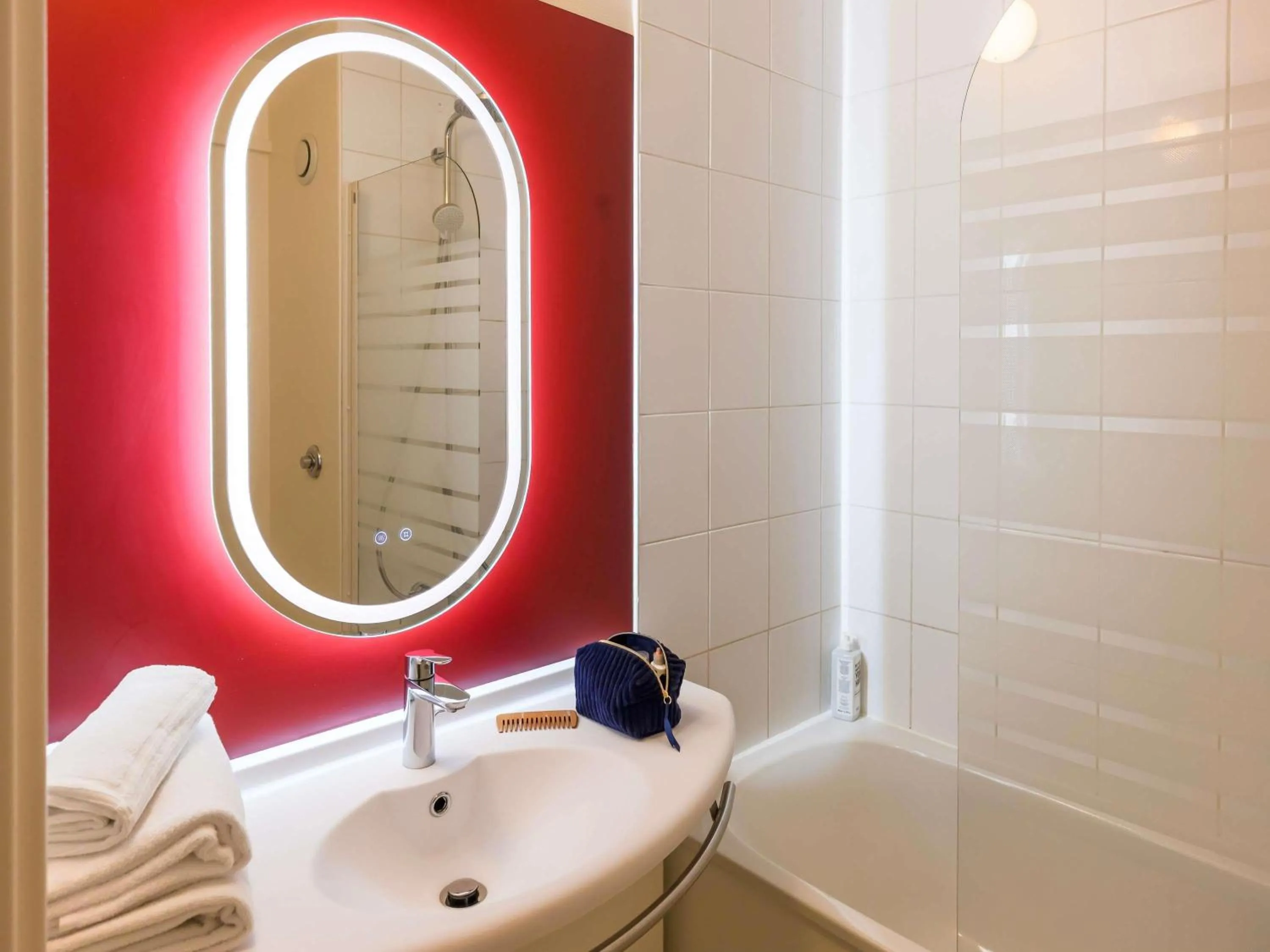 Bedroom in ibis Strasbourg Aéroport Le Zénith