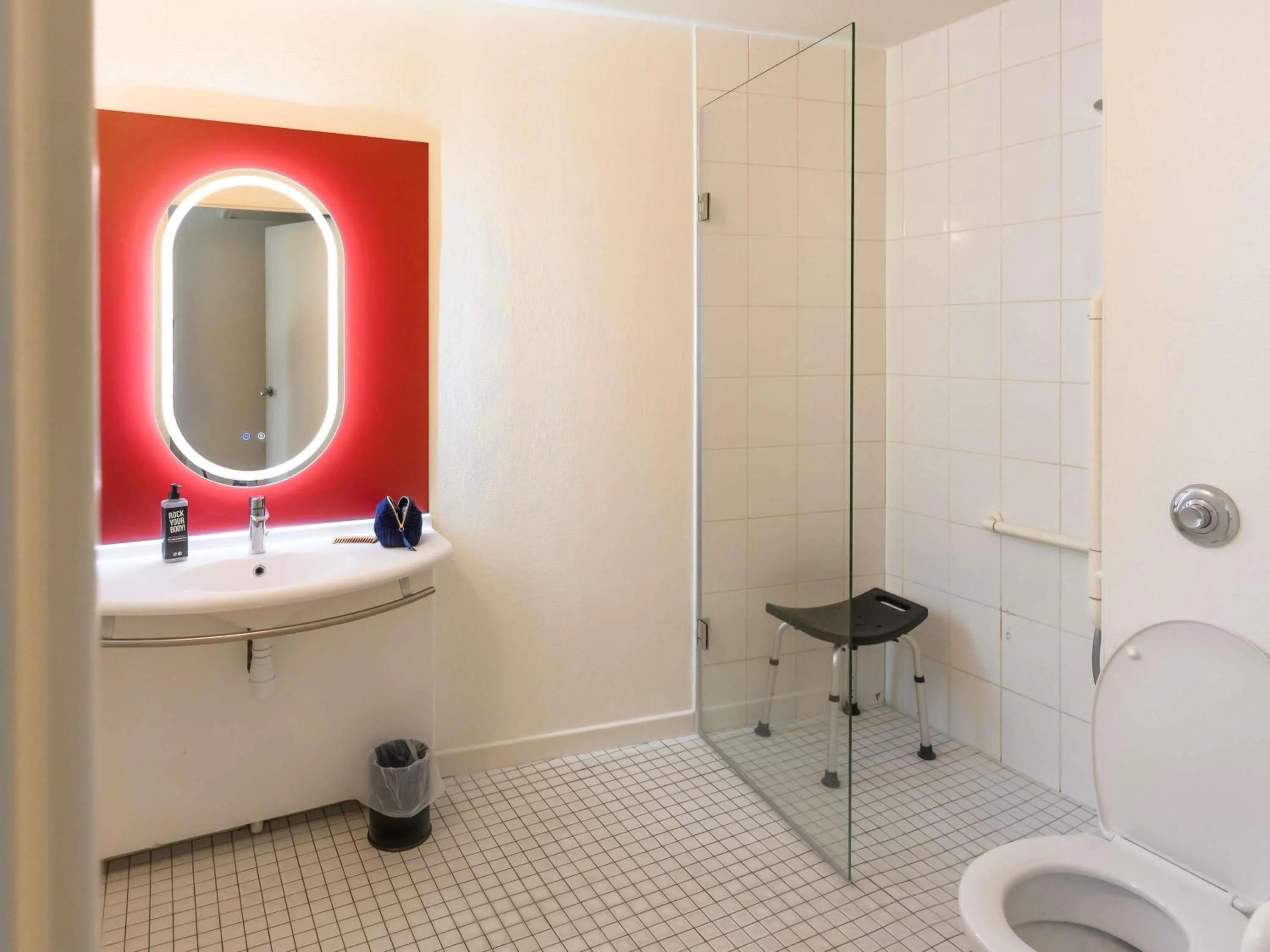 Bedroom in ibis Strasbourg Aéroport Le Zénith