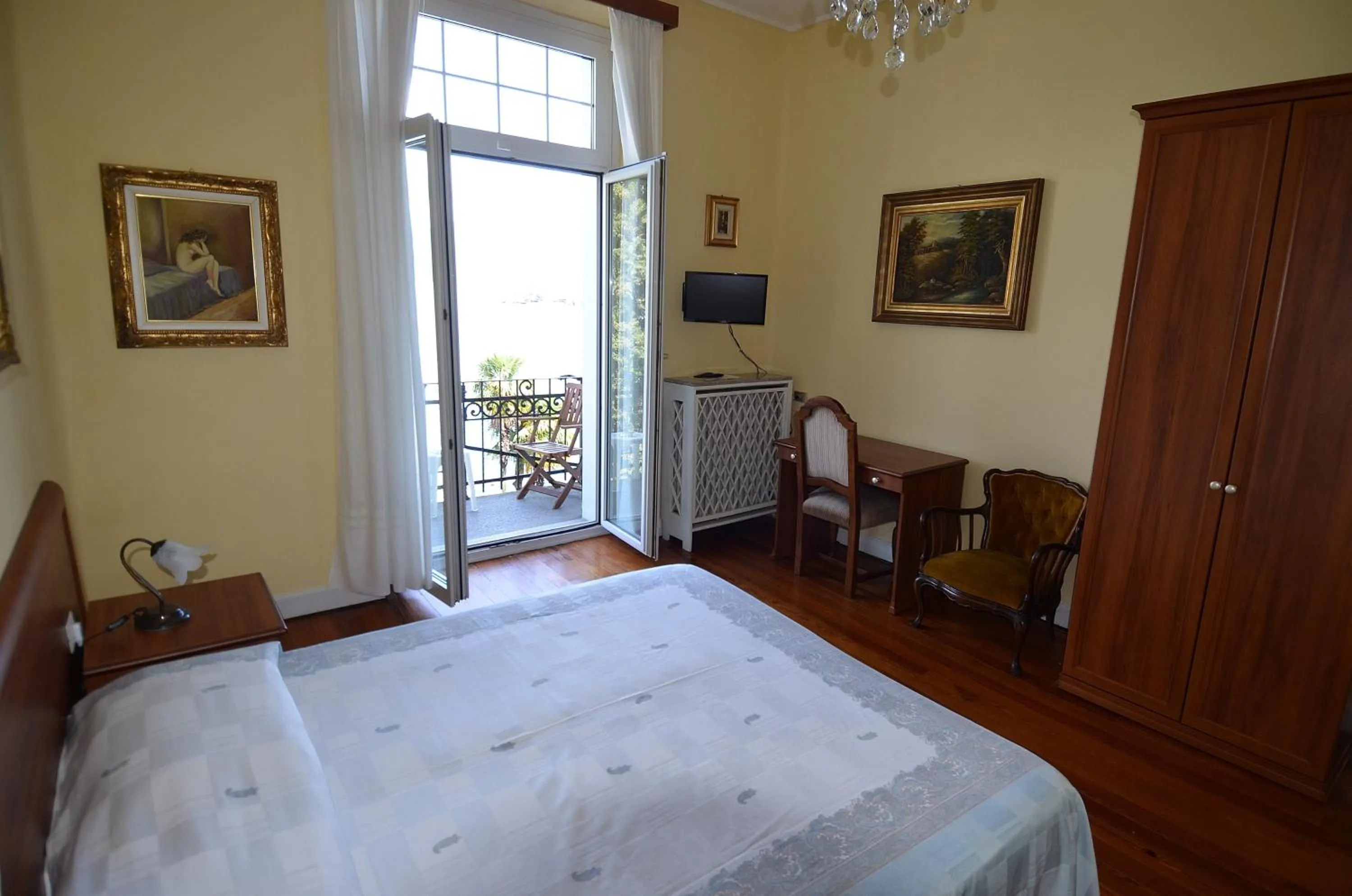 Bedroom in Hotel Villa Ruscello