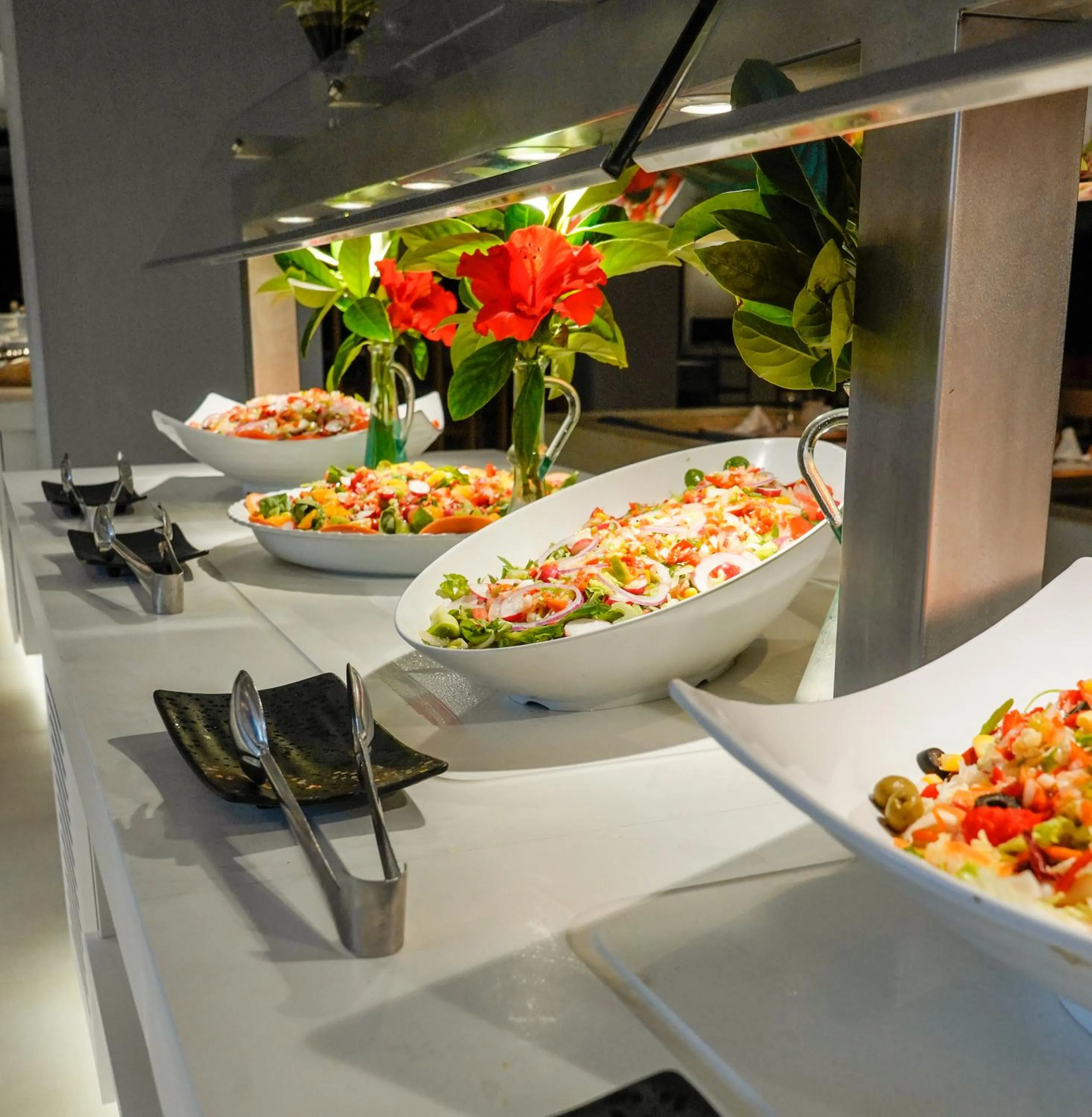 Restaurant/places to eat in Caprici Beach Hotel & Spa