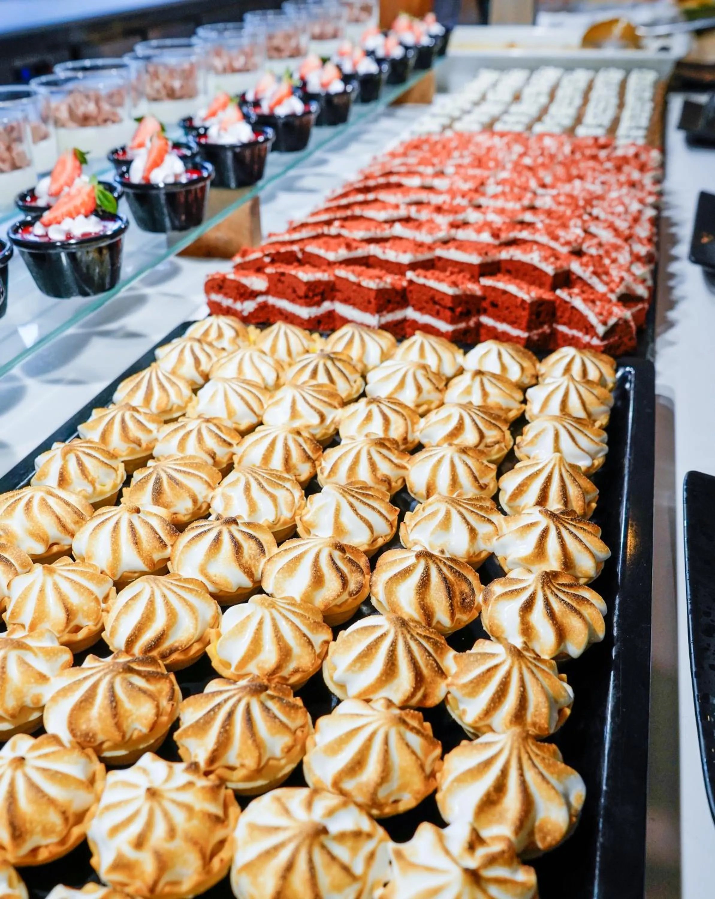 Food and drinks in Caprici Beach Hotel & Spa