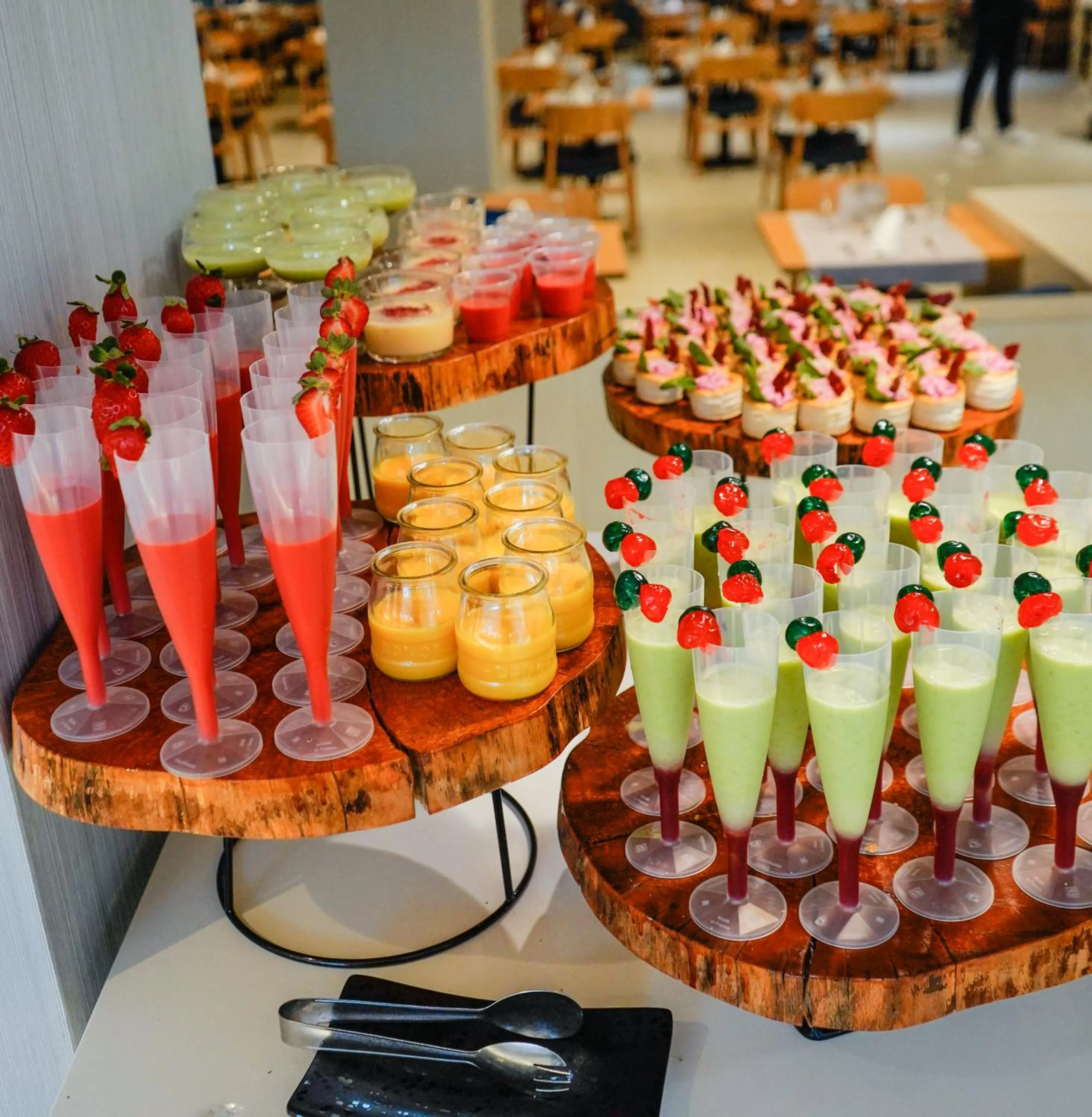 Food and drinks in Caprici Beach Hotel & Spa