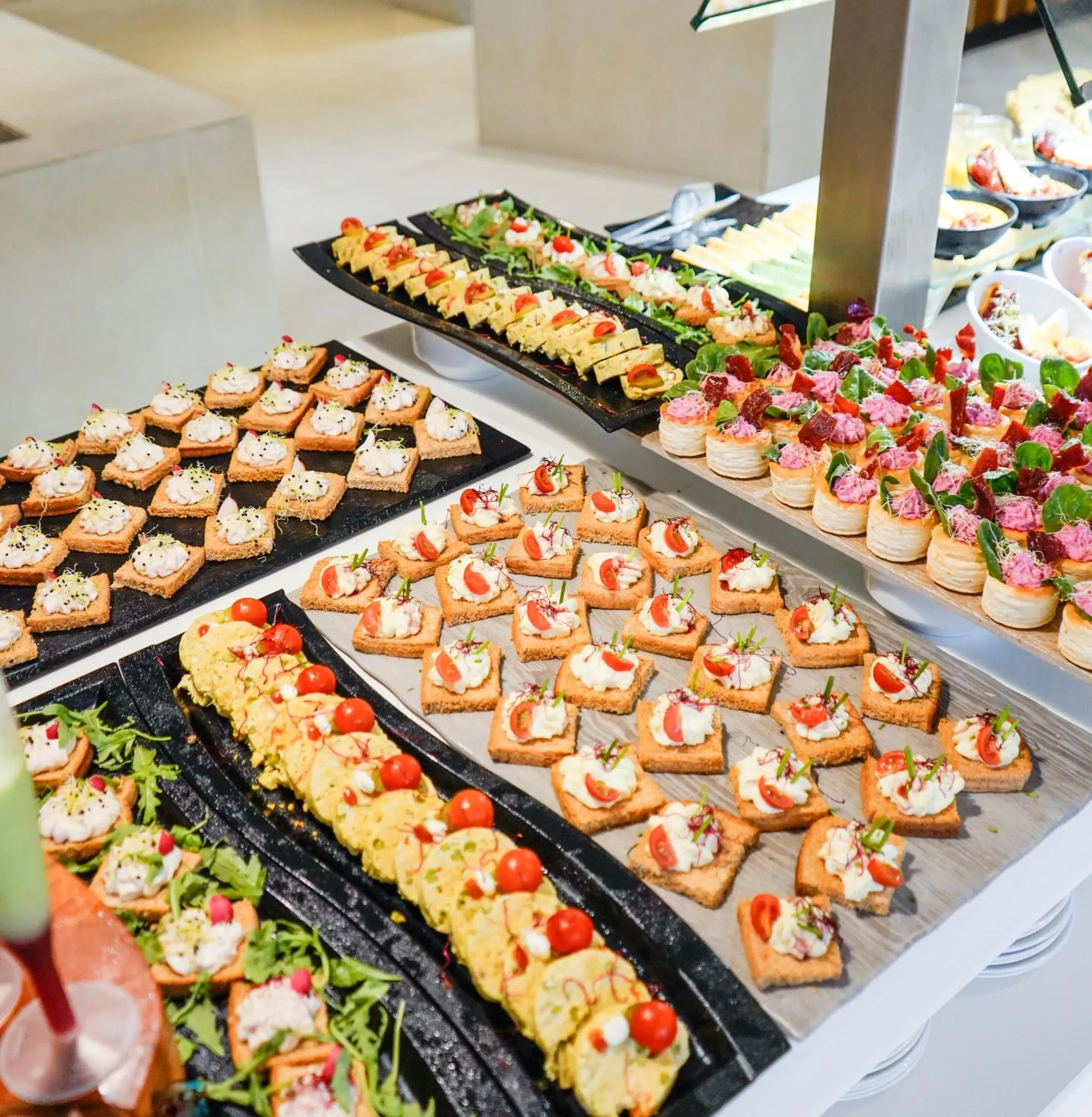 Food and drinks in Caprici Beach Hotel & Spa Food and drinks in Caprici Beach Hotel & Spa