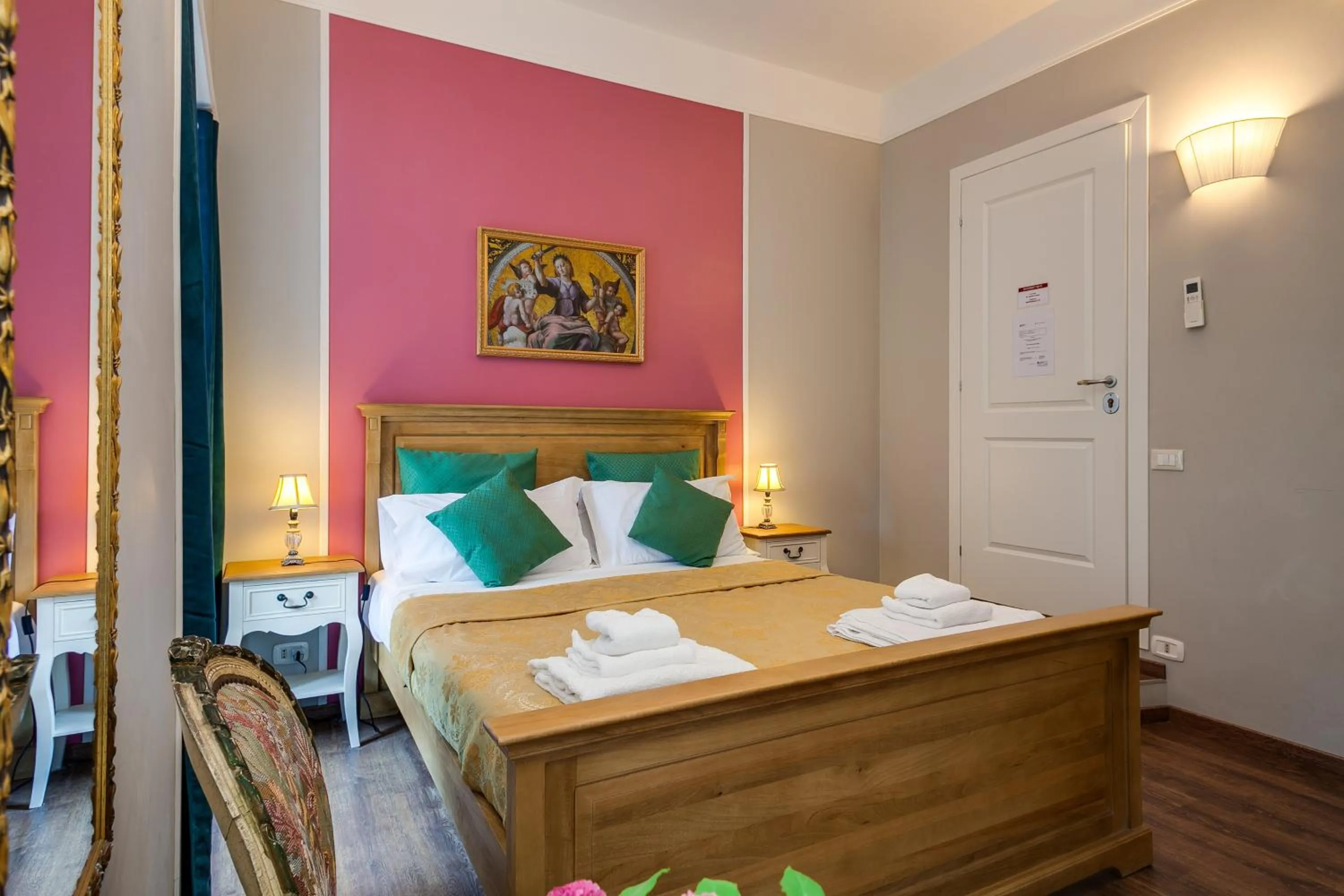 Photo of the whole room, Bed in Raphael Rooms