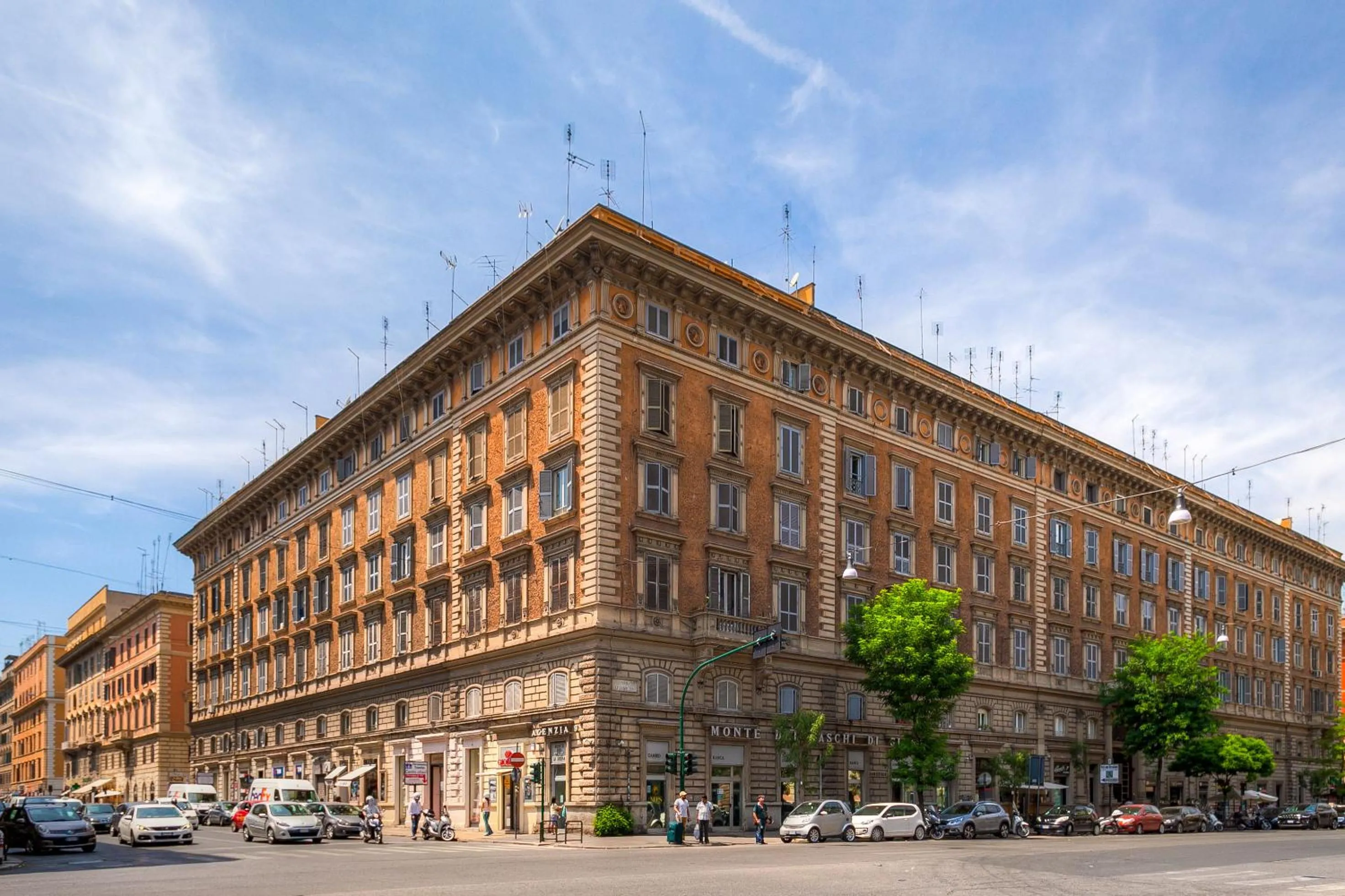 Facade/entrance in Raphael Rooms