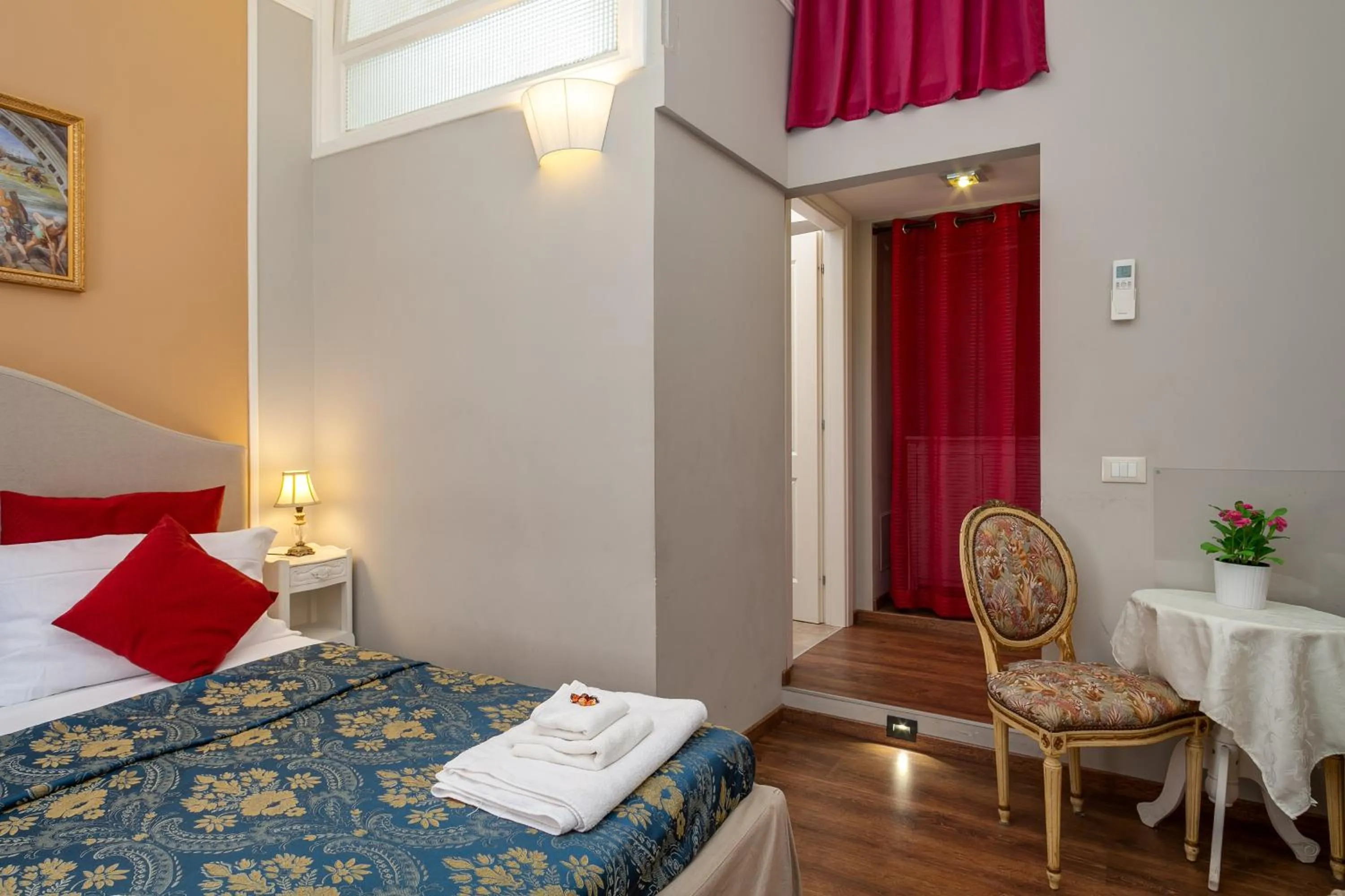 Photo of the whole room, Bed in Raphael Rooms