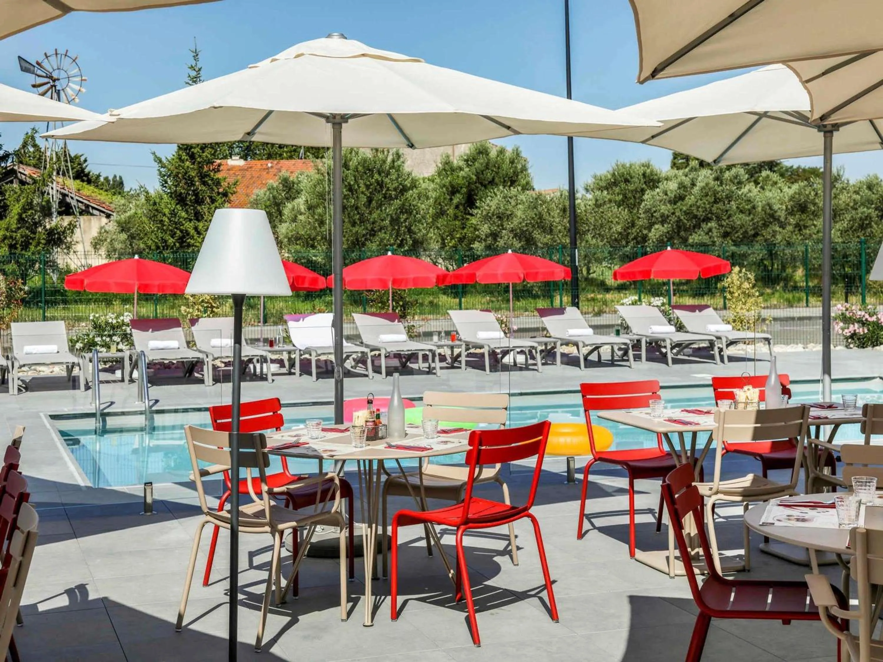 Restaurant/places to eat in ibis Orange Centre