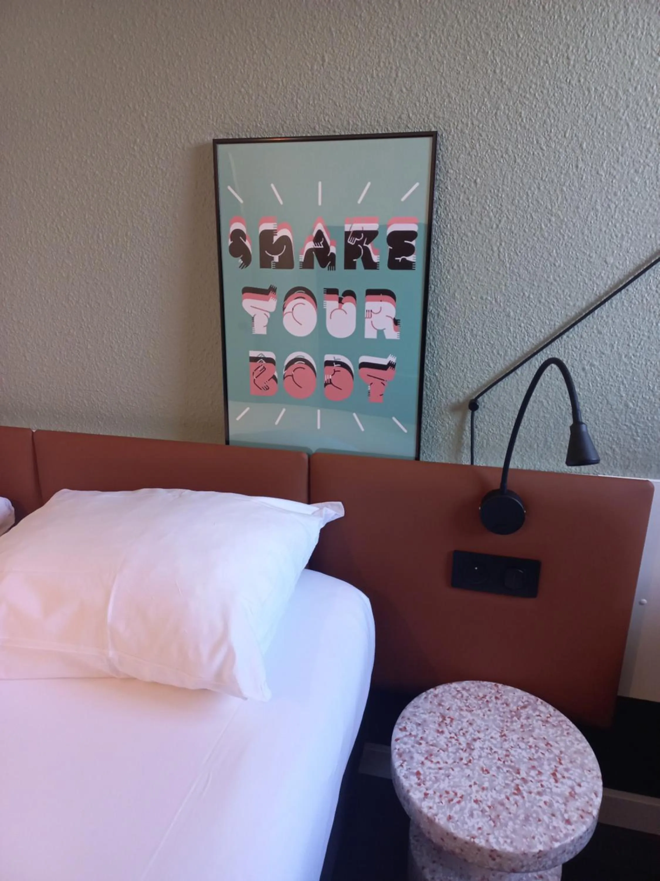 Bed in ibis Orange Centre Echangeur A7 A9