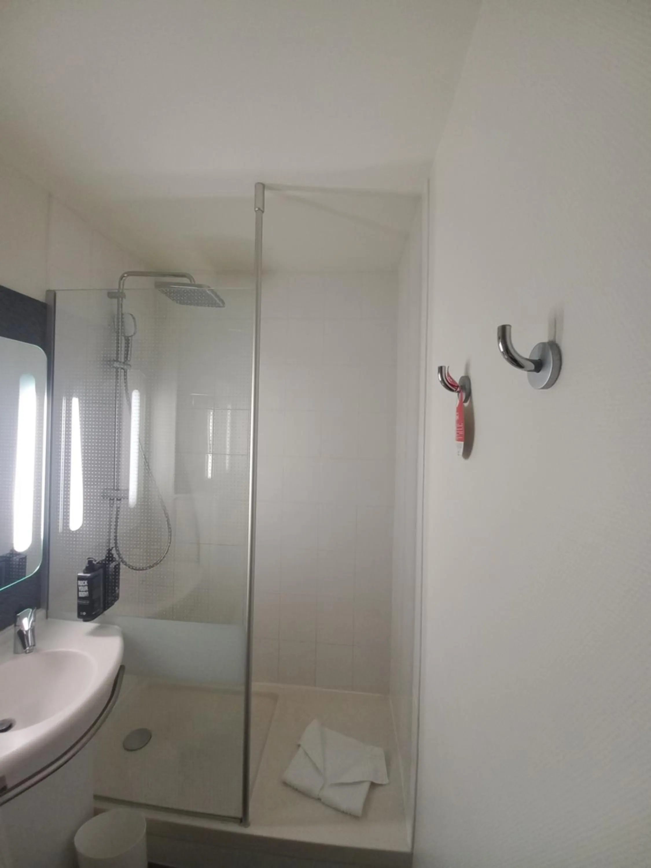 Shower in ibis Orange Centre Echangeur A7 A9