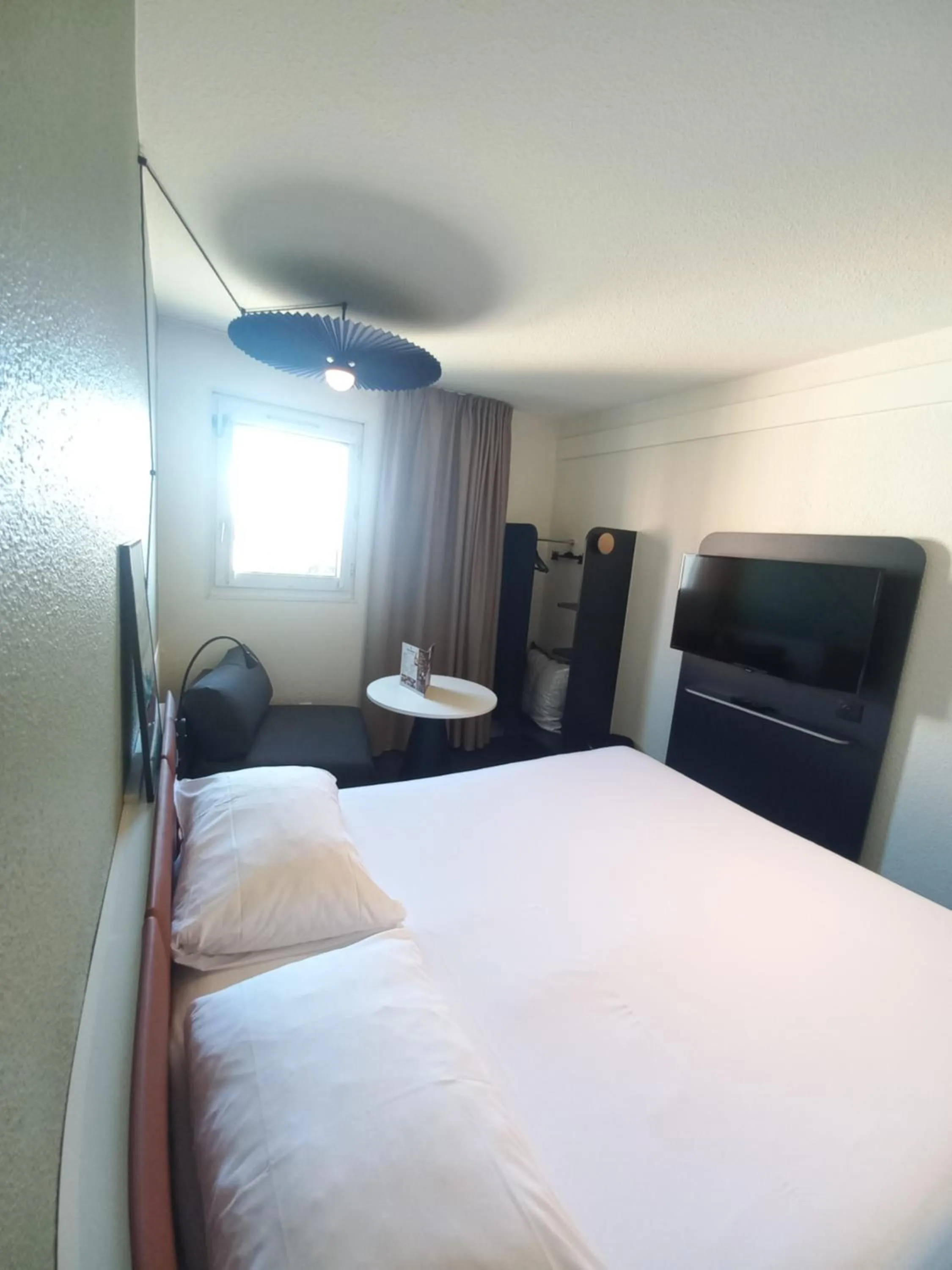 Bed in ibis Orange Centre Echangeur A7 A9