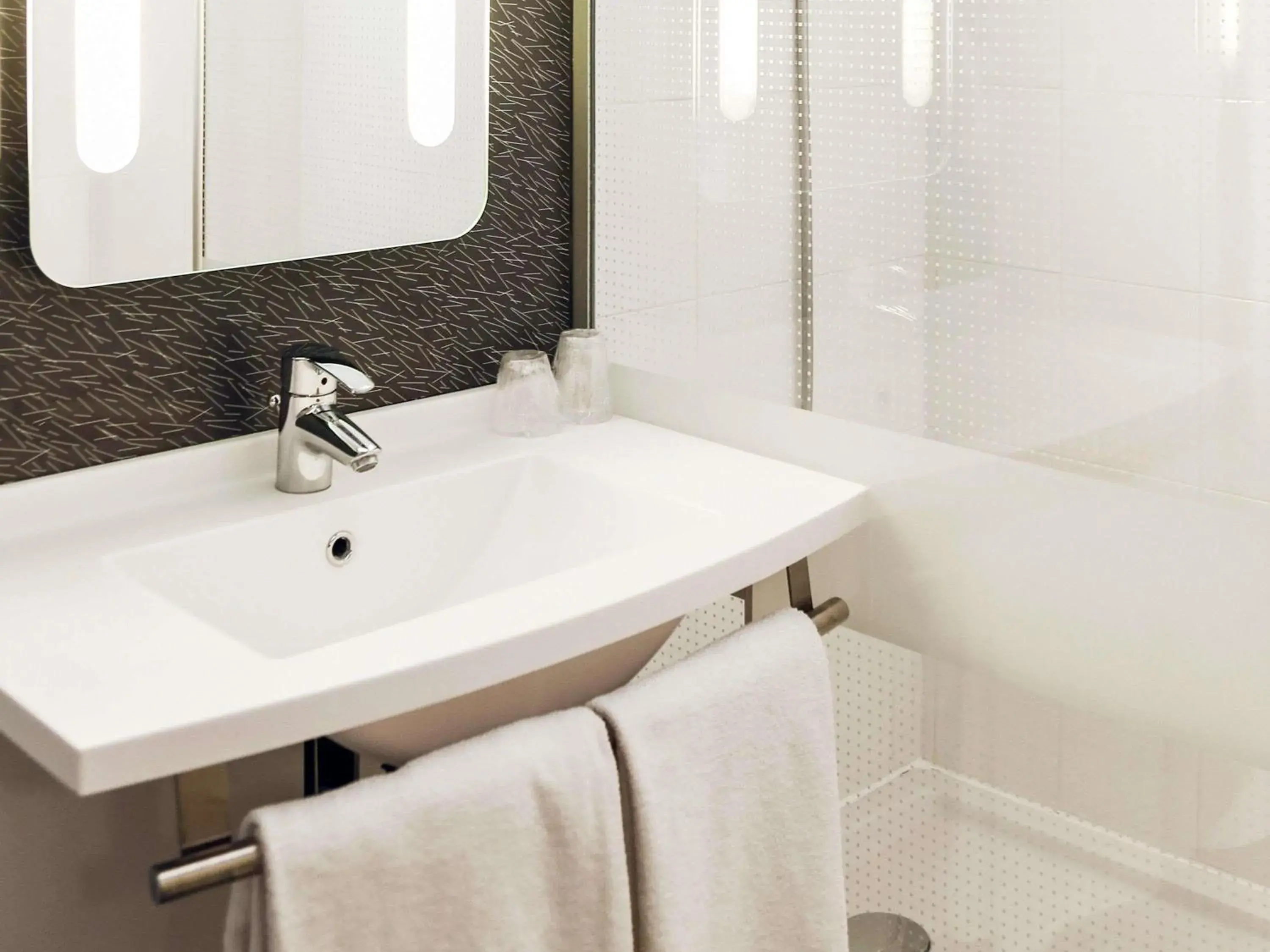 Bedroom in ibis Orange Centre Echangeur A7 A9 Bedroom in ibis Orange Centre Echangeur A7 A9