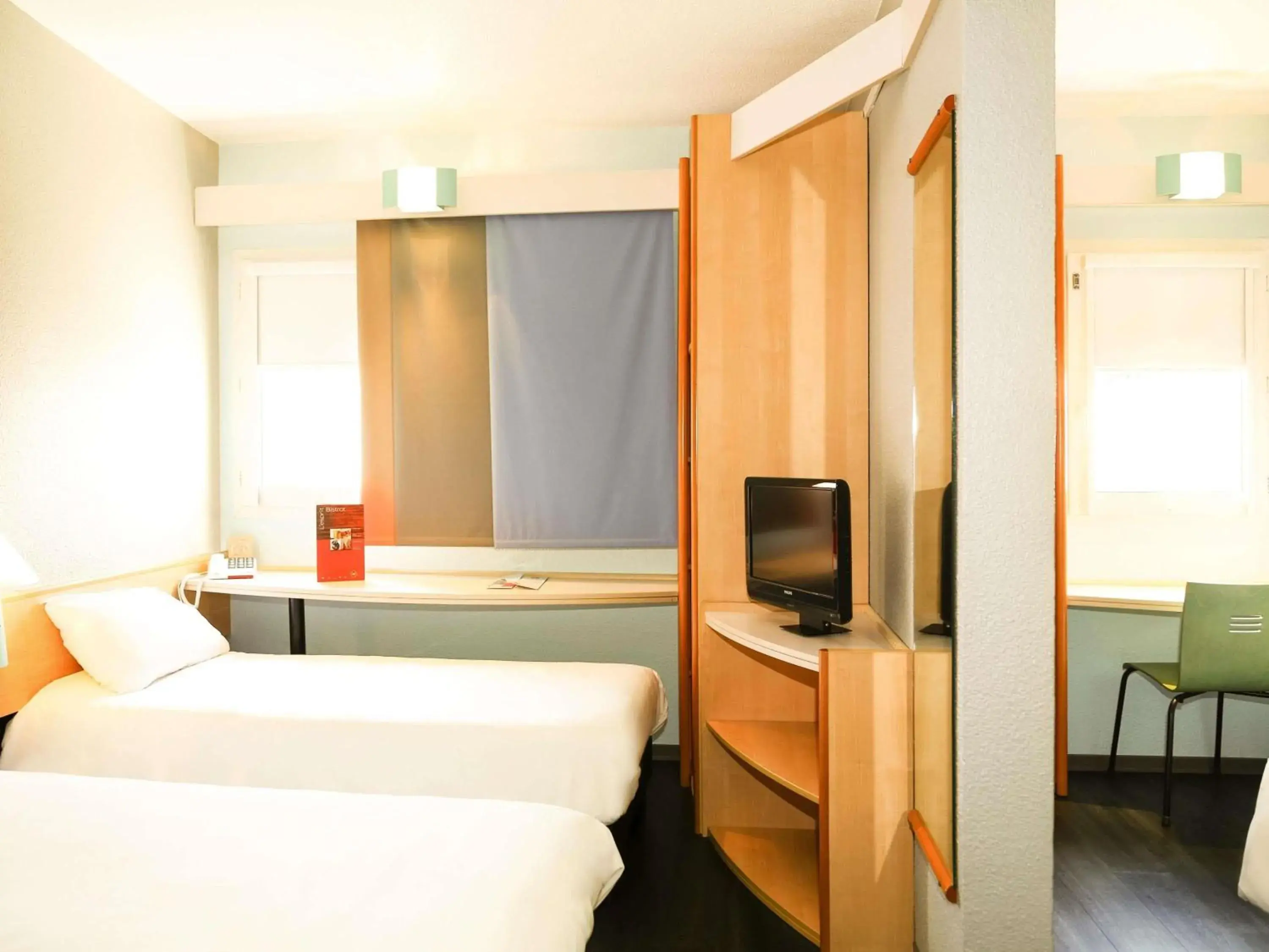 Bedroom, Bed in ibis Orange Centre Bedroom, Bed in ibis Orange Centre