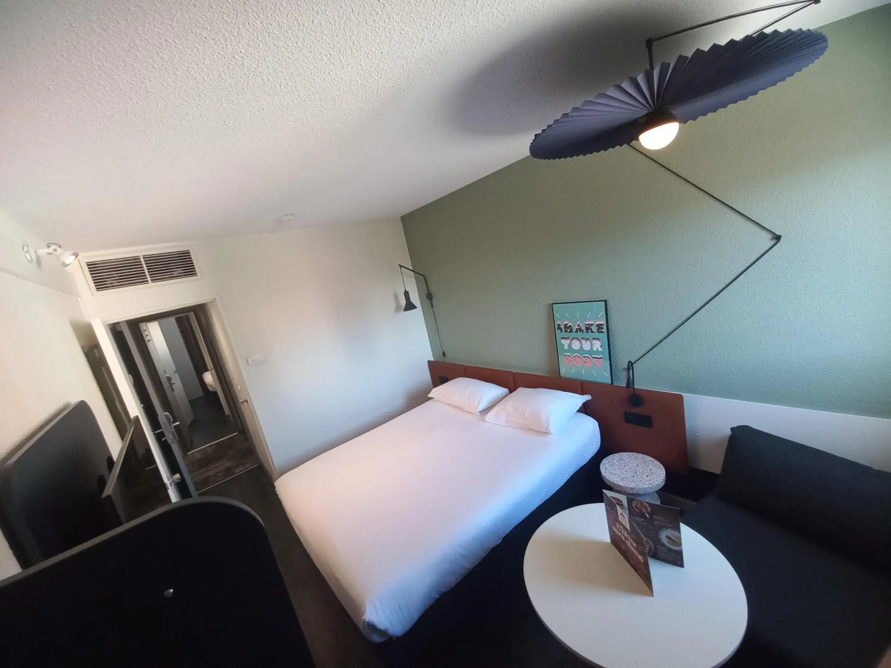 Bed in ibis Orange Centre Echangeur A7 A9 Bed in ibis Orange Centre Echangeur A7 A9