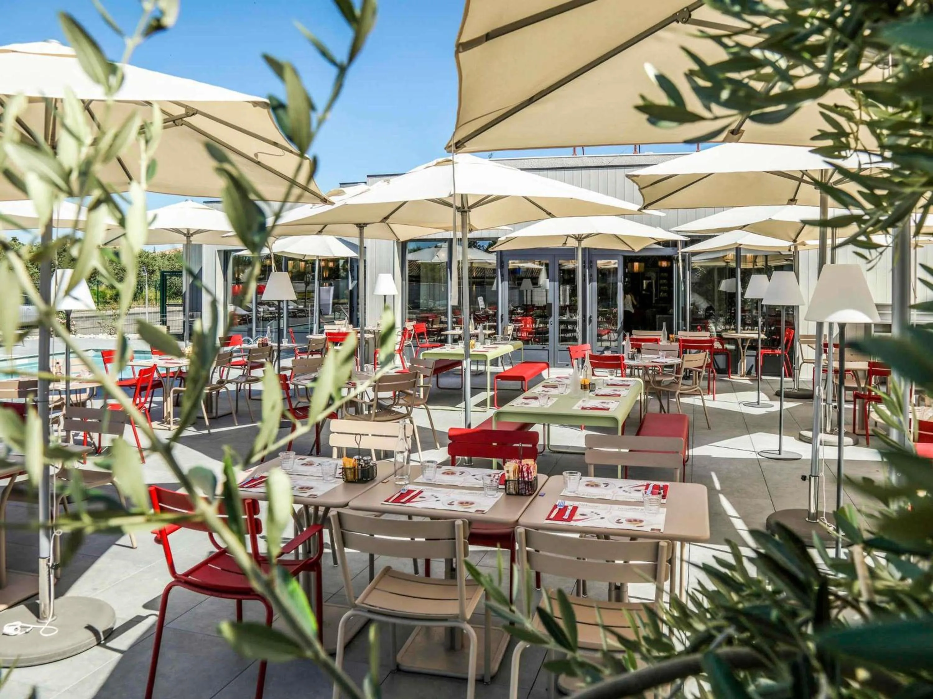 Restaurant/places to eat in ibis Orange Centre