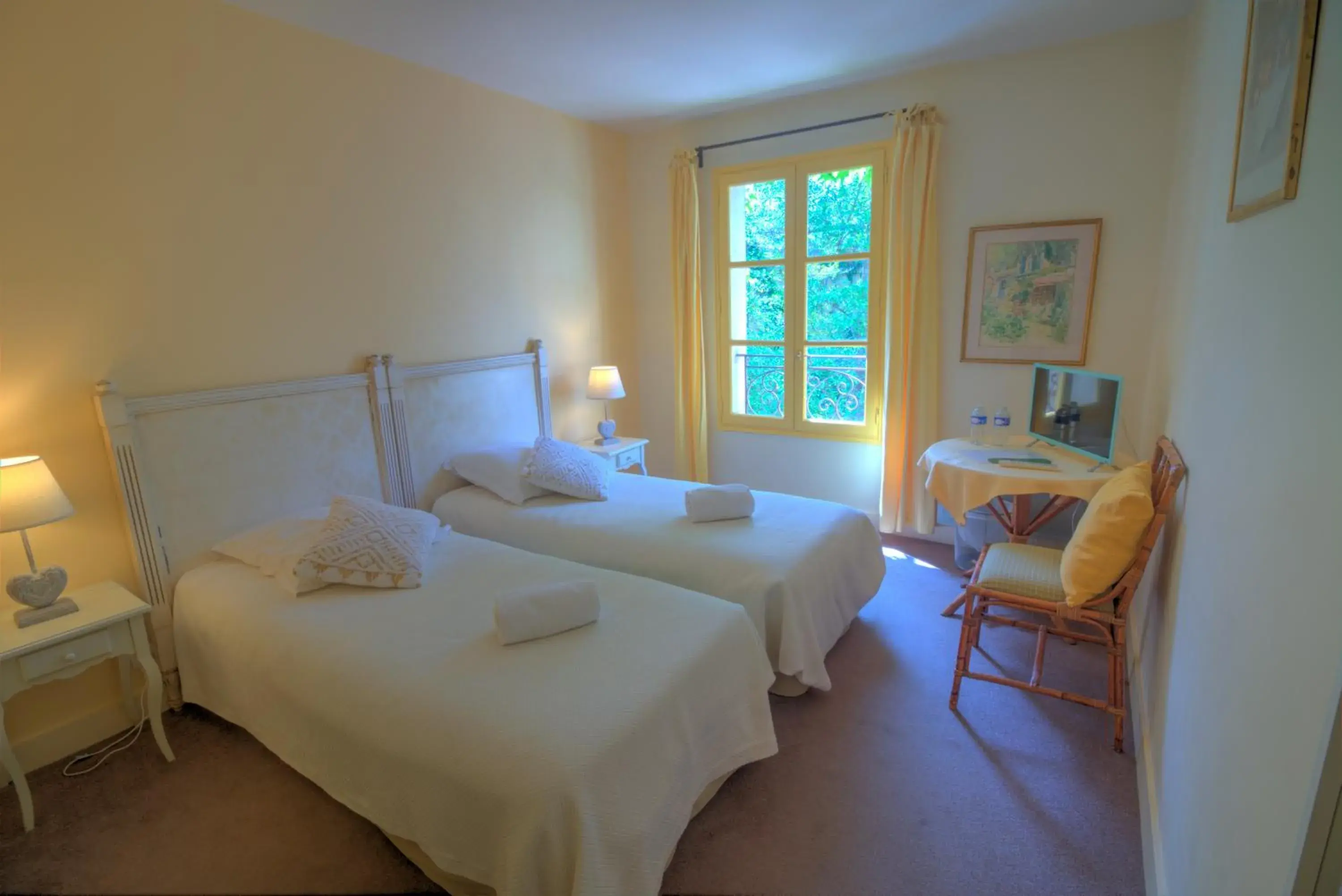 Standard Twin Room in Le Moulin De La Beune Standard Twin Room in Le Moulin De La Beune