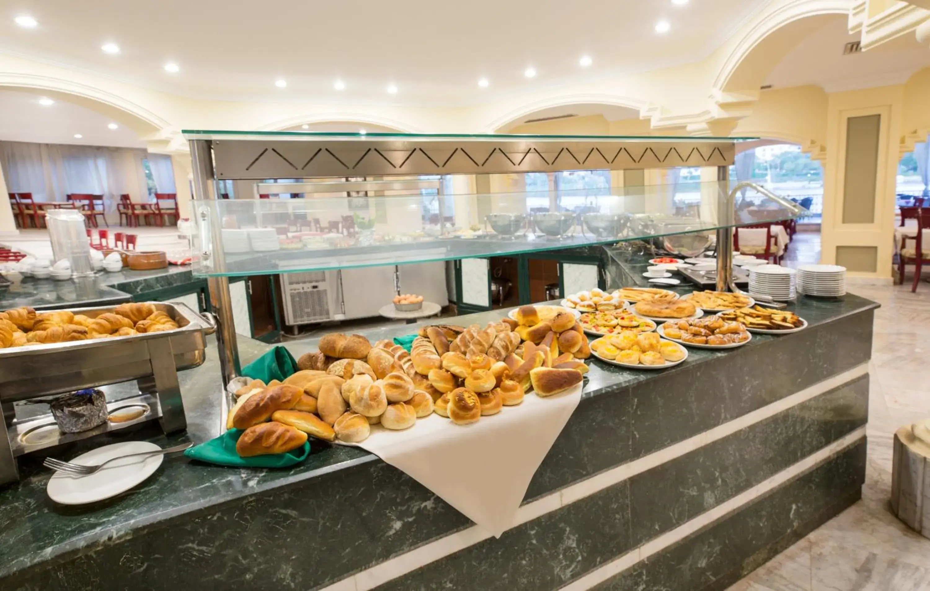 Restaurant/places to eat in Obelisk Nile Hotel Aswan Restaurant/places to eat in Obelisk Nile Hotel Aswan