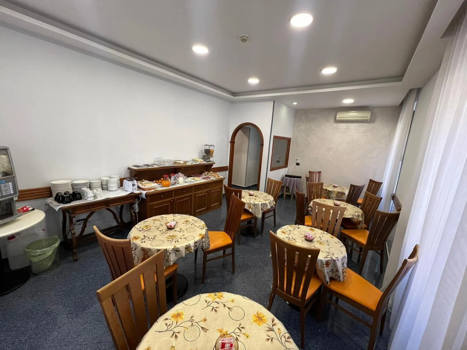 Dining area in Hotel Ercoli House