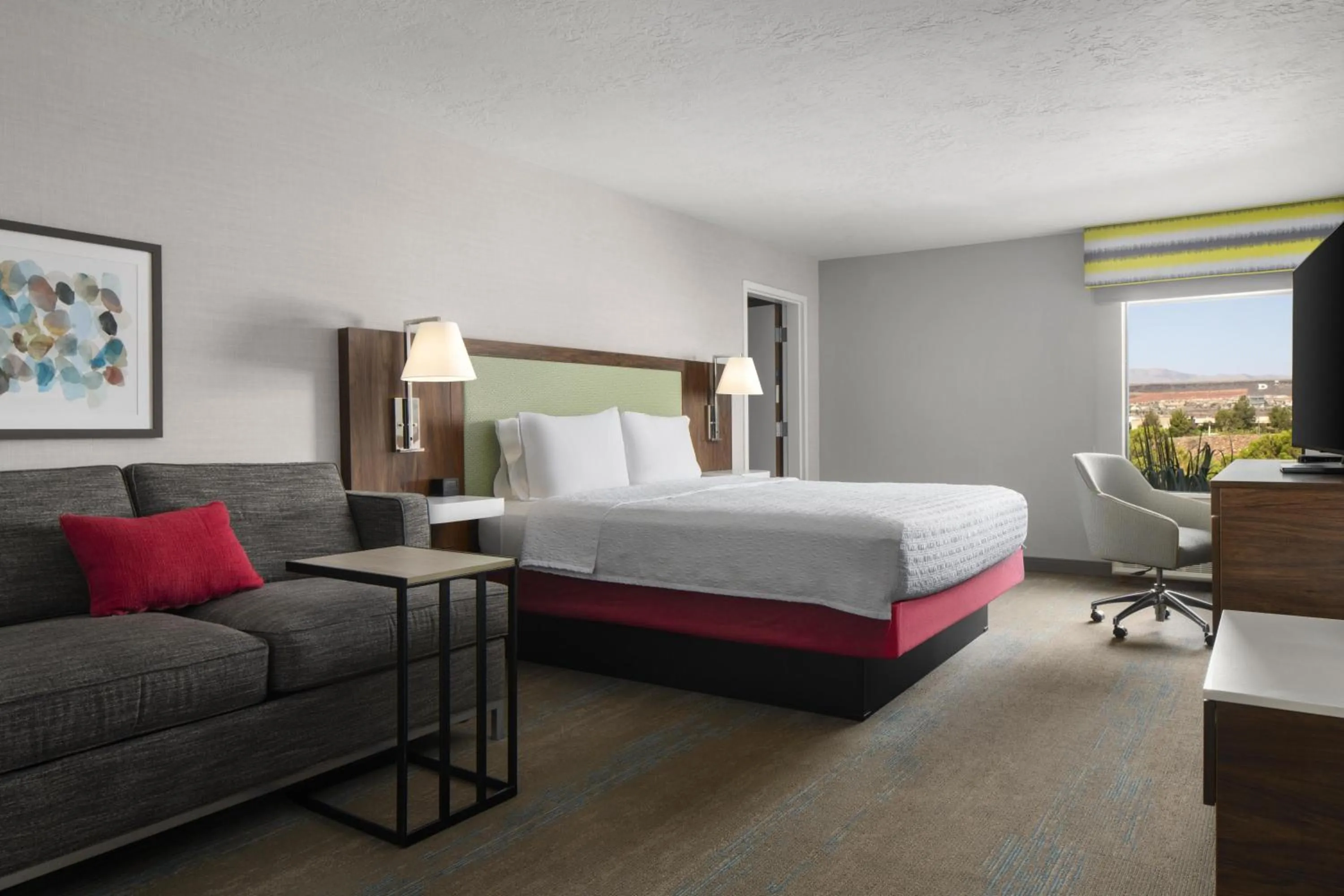 Living room, Bed in Hampton Inn St. George
