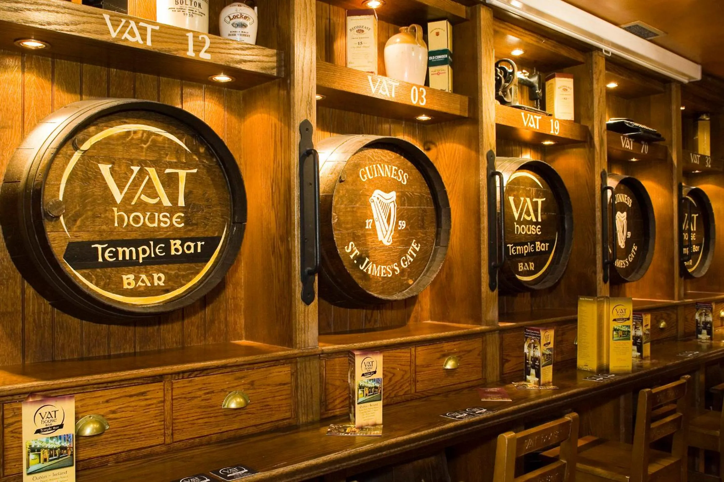 Lounge or bar in Blooms Hotel