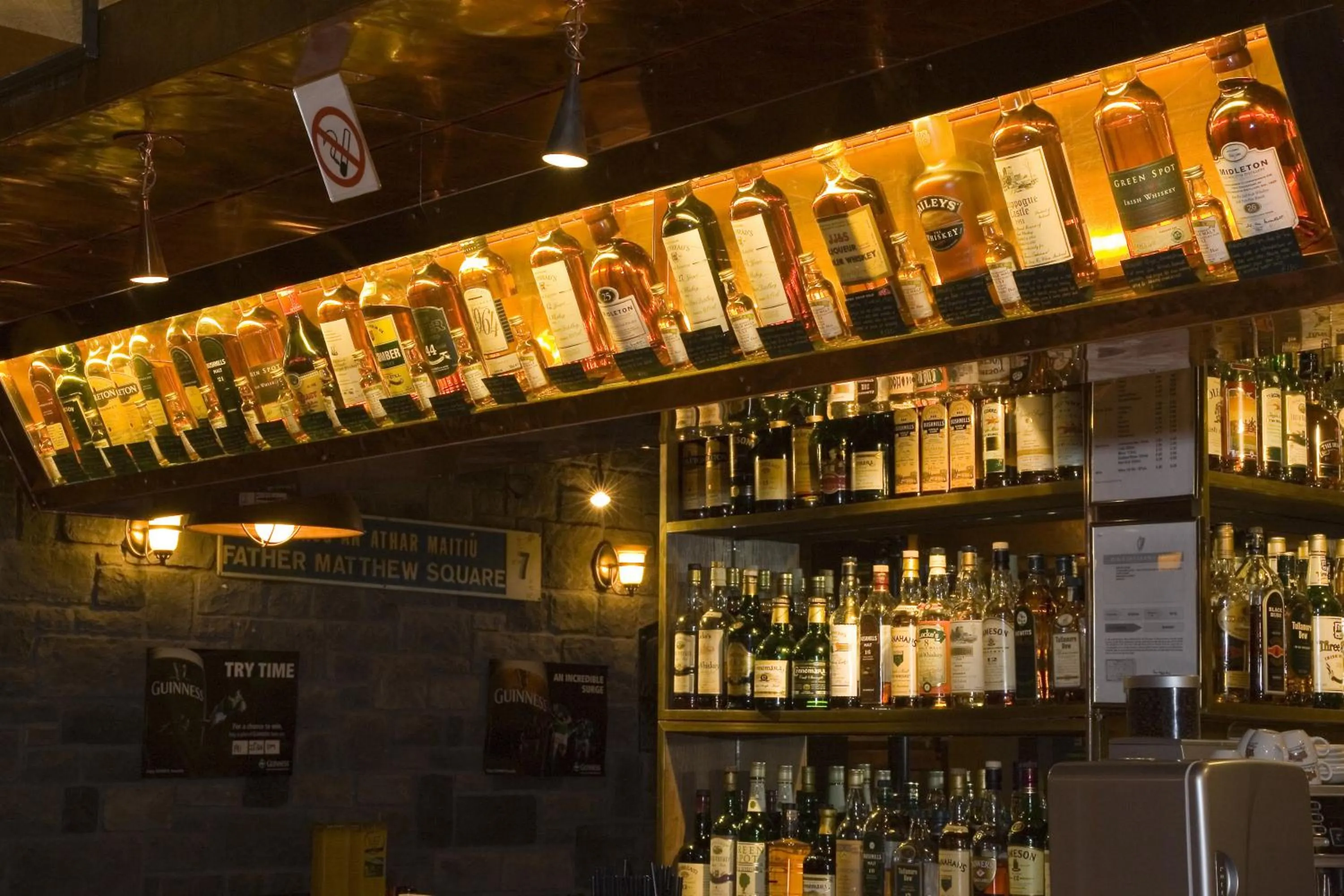 Lounge or bar in Blooms Hotel