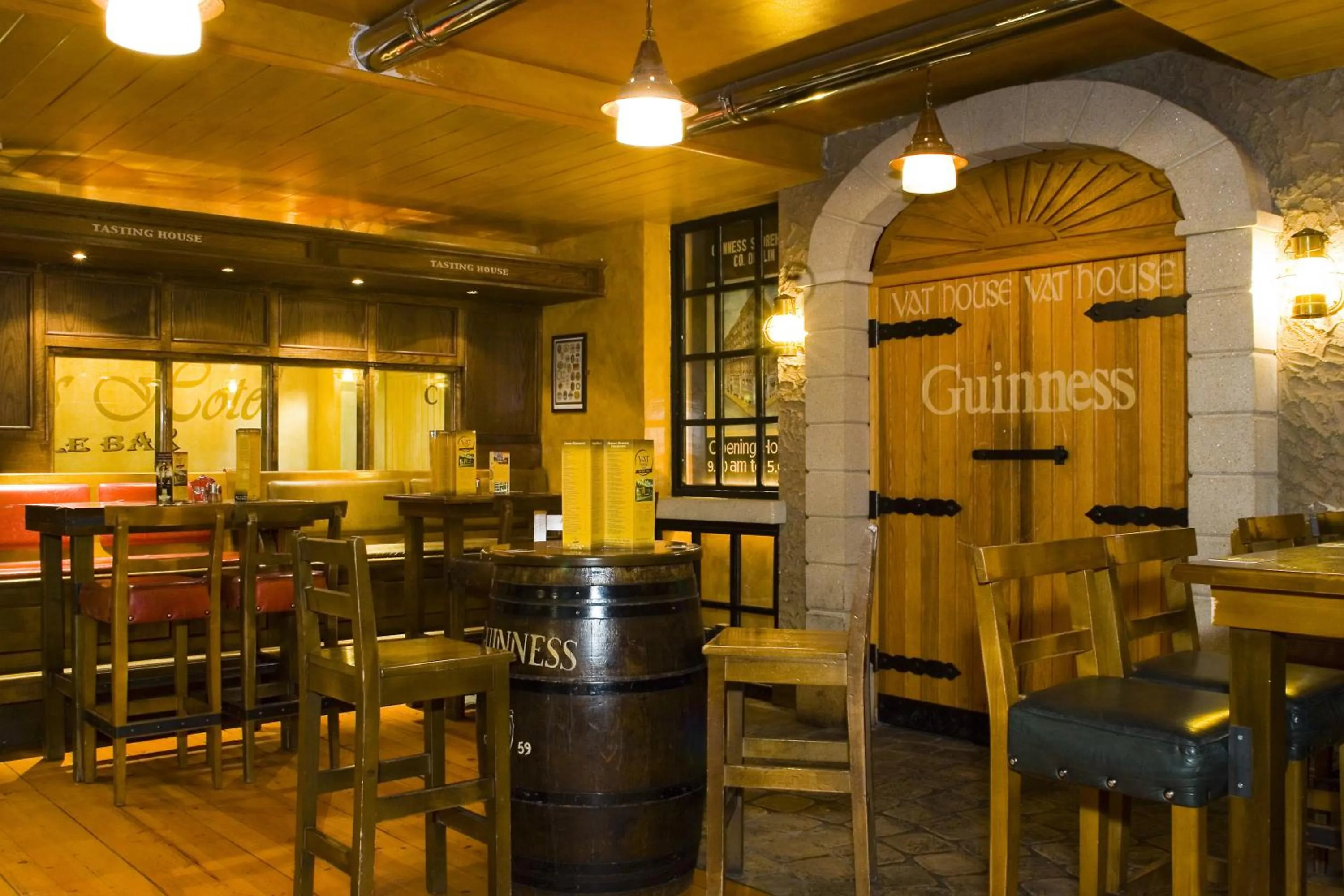 Lounge or bar in Blooms Hotel