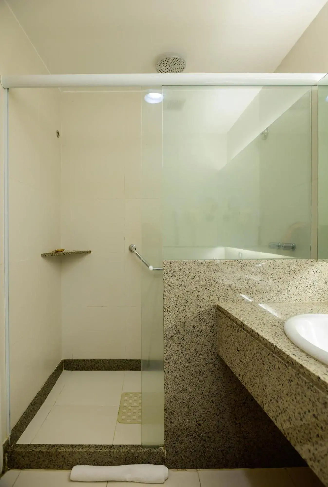 Superior Twin Room with Side Sea View in Hotel Luzeiros São Luis Superior Twin Room with Side Sea View in Hotel Luzeiros São Luis