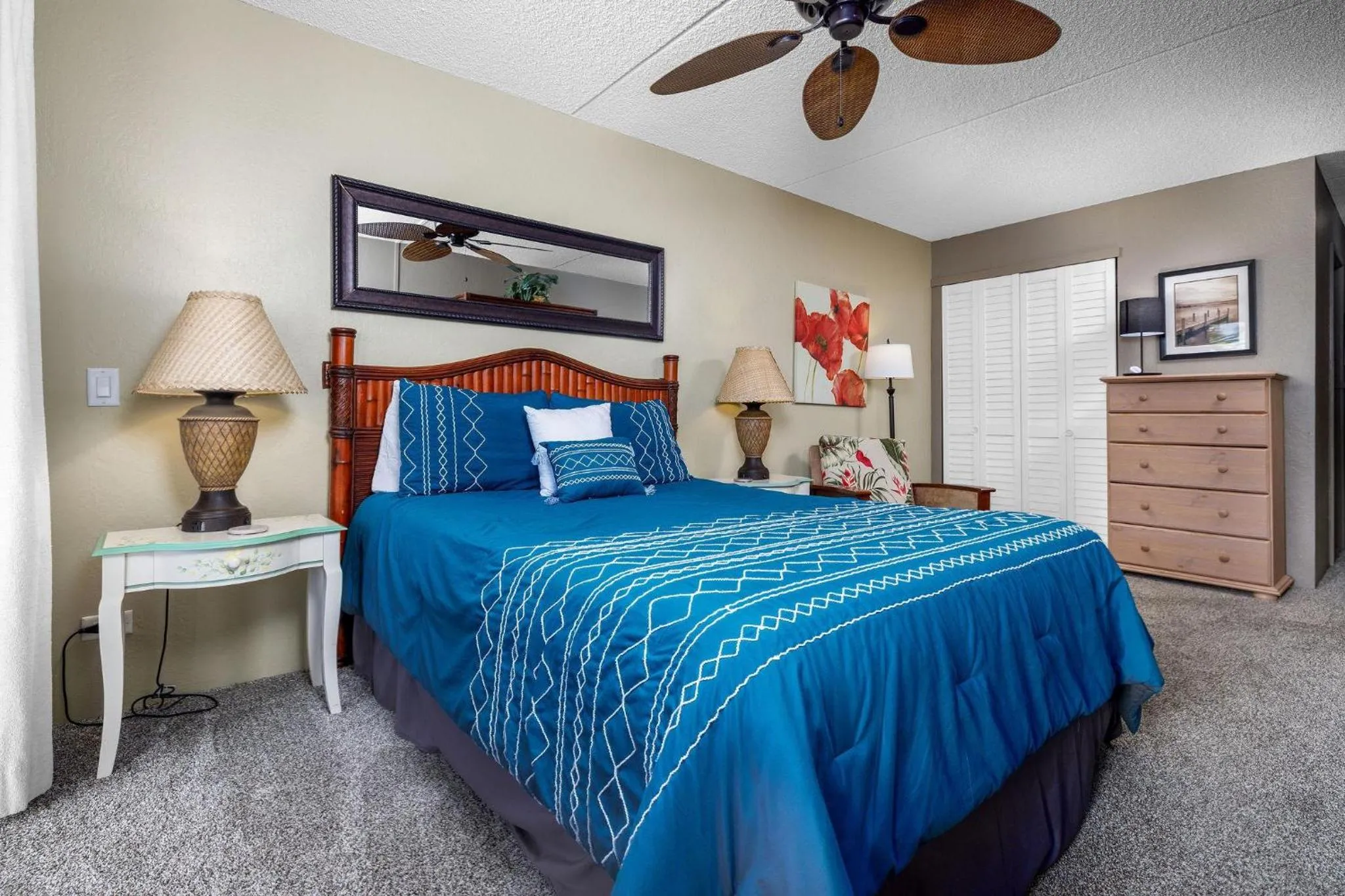 Bed in Kona Pacific B409