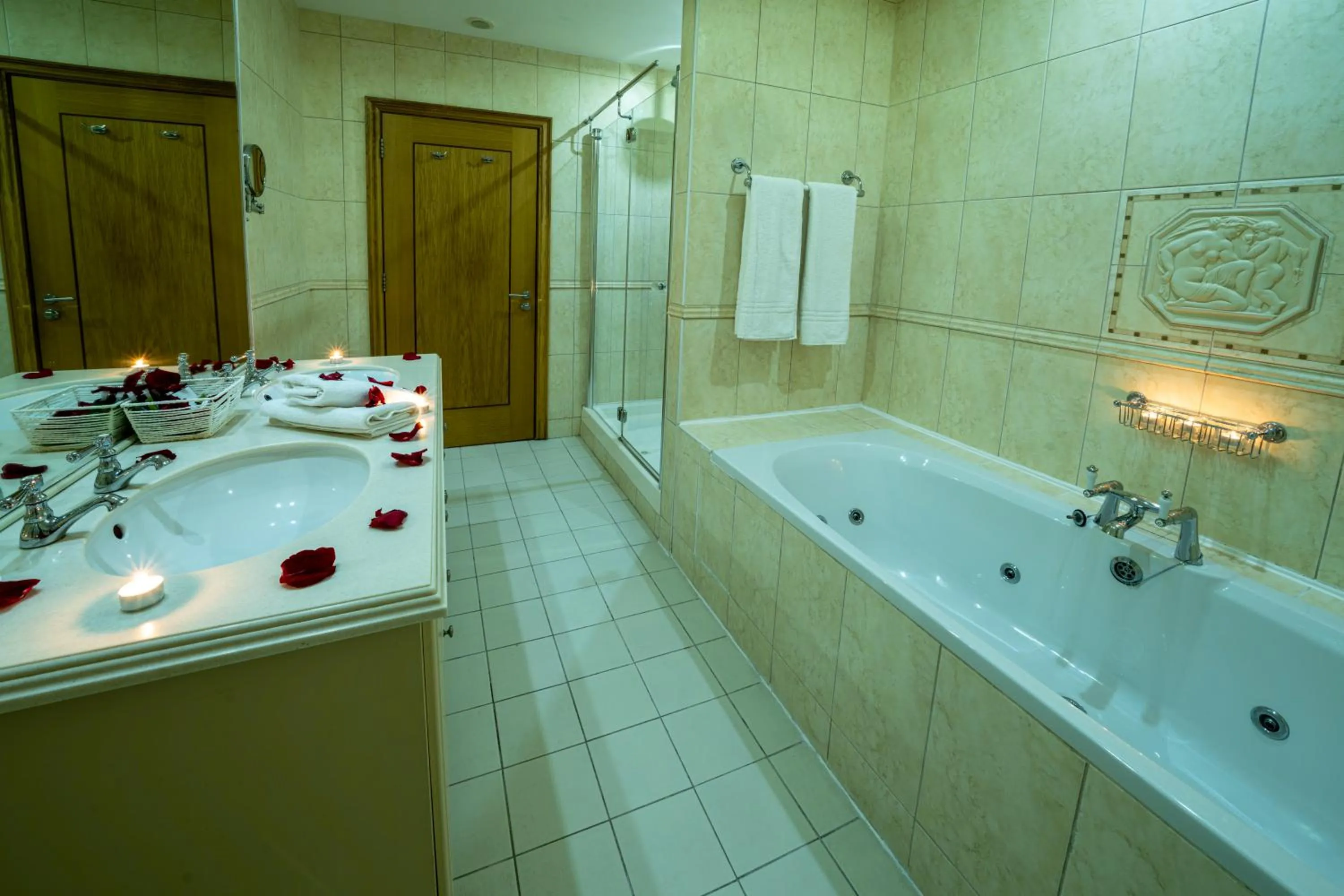 Bathroom in Kettles Country House Hotel