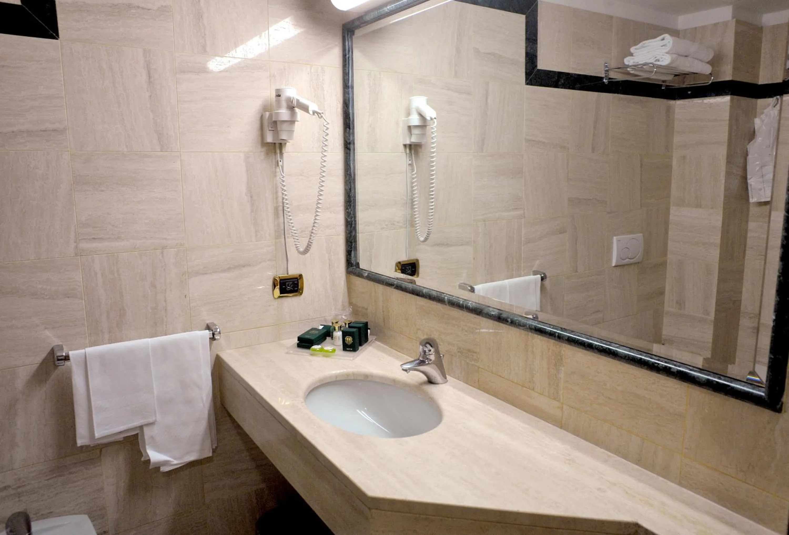 Bathroom in Santa Barbara Hotel