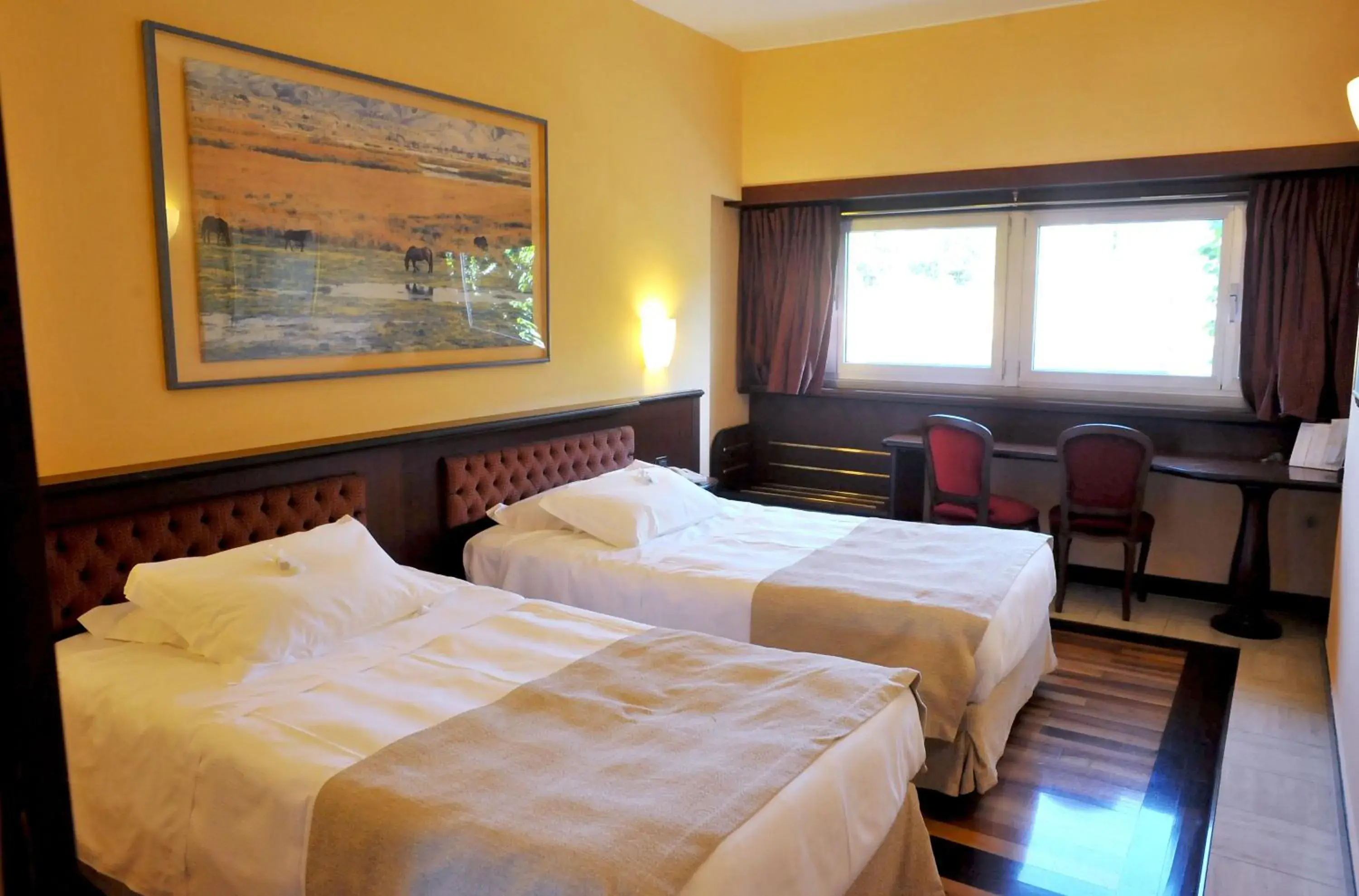 Twin Room in Santa Barbara Hotel Twin Room in Santa Barbara Hotel