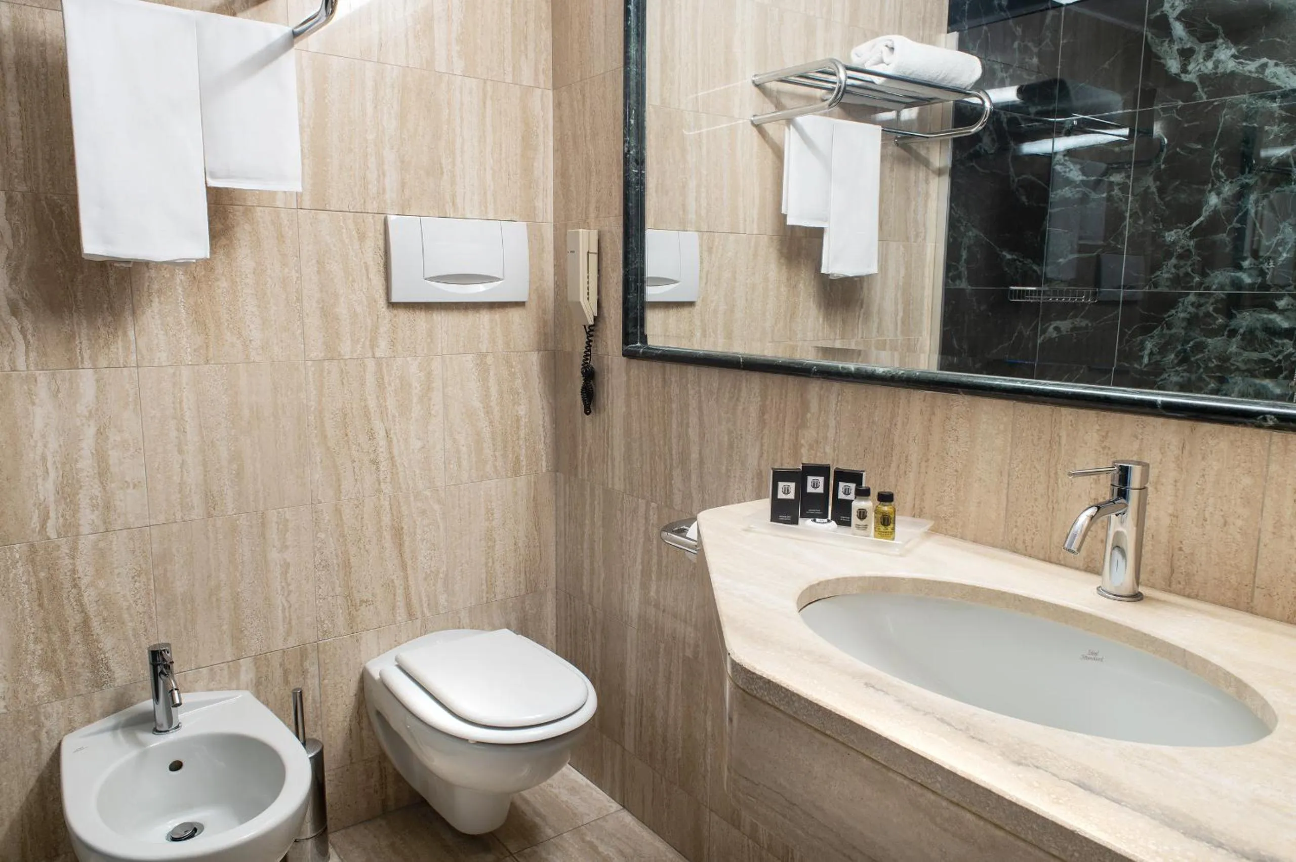 Bathroom in Santa Barbara Hotel