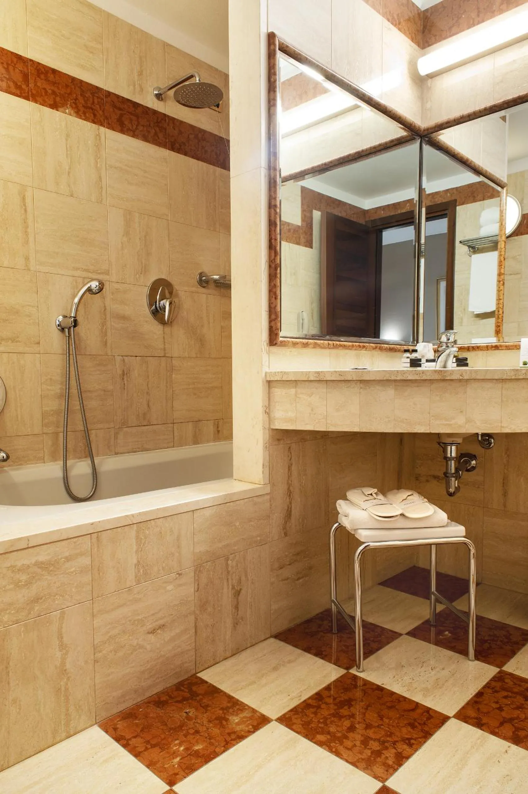 Bathroom in Santa Barbara Hotel