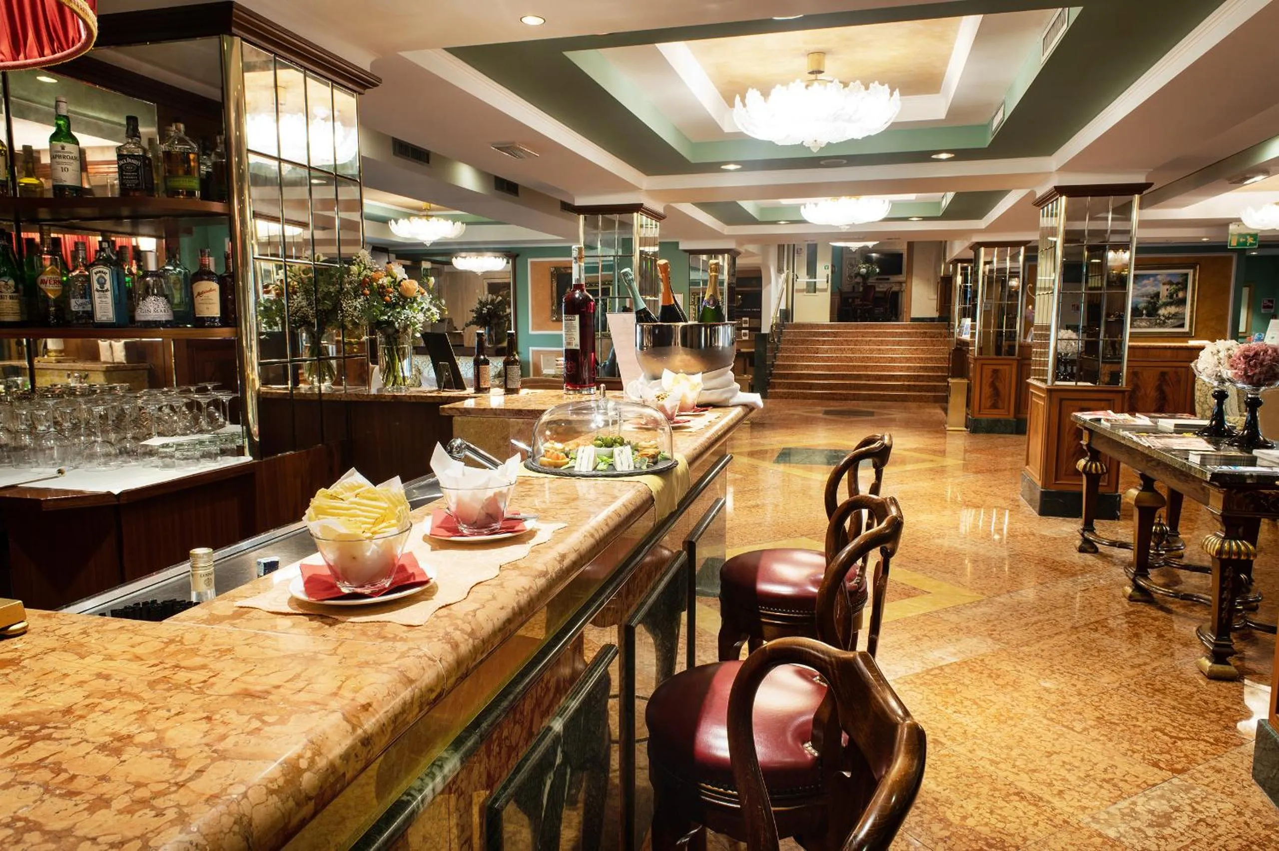 Lounge or bar in Santa Barbara Hotel