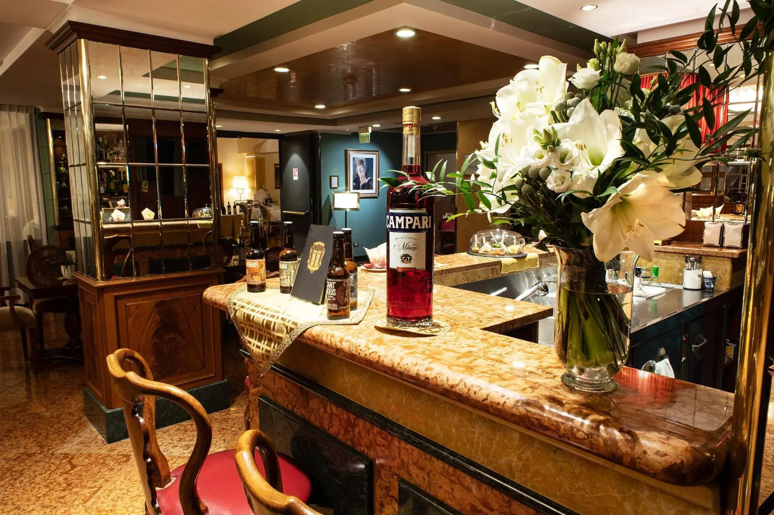 Lounge or bar in Santa Barbara Hotel Lounge or bar in Santa Barbara Hotel