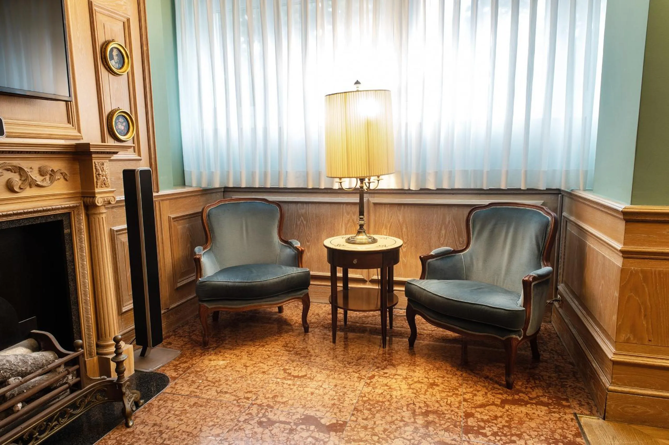 Seating area in Santa Barbara Hotel