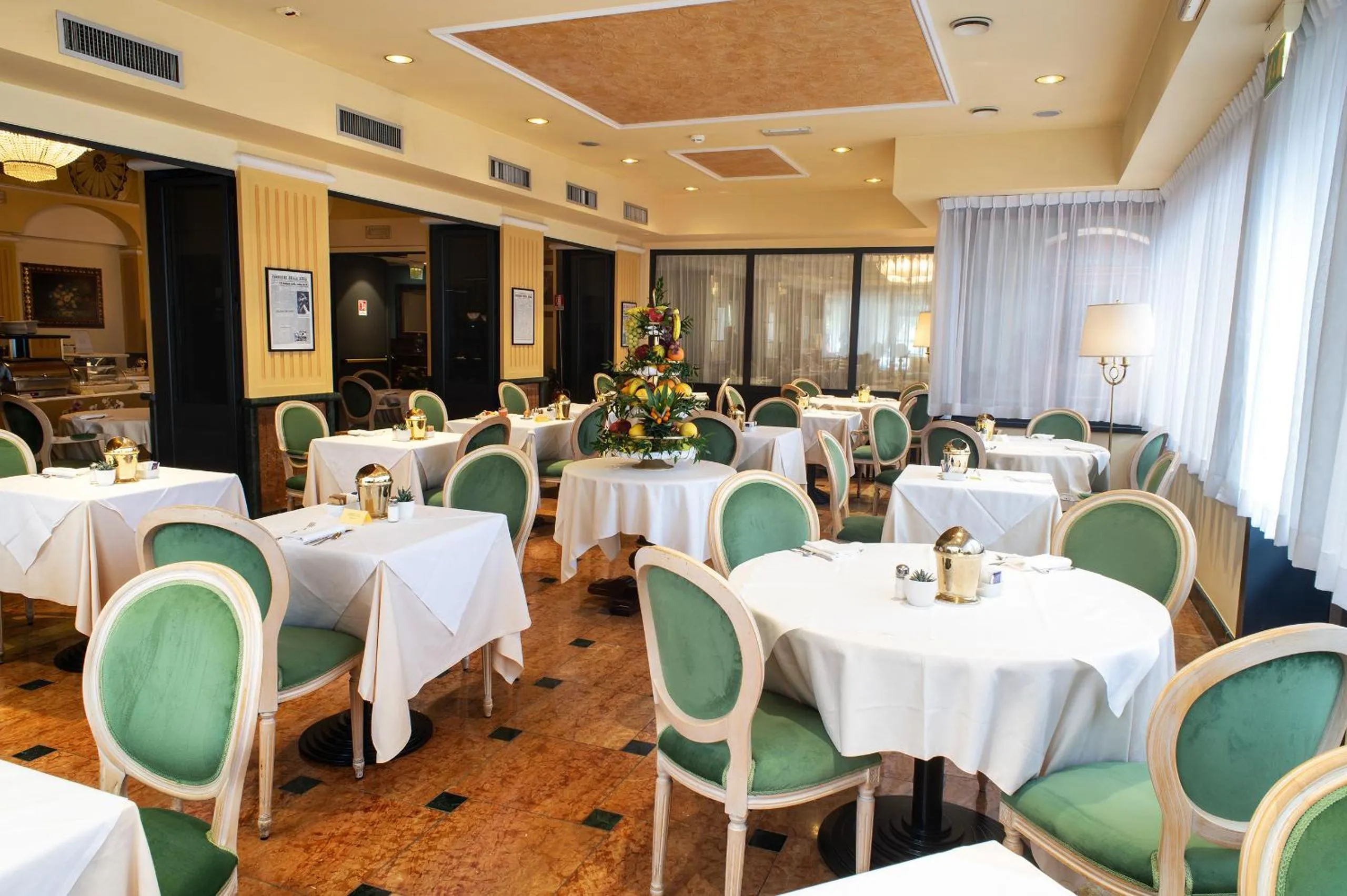 Restaurant/places to eat in Santa Barbara Hotel