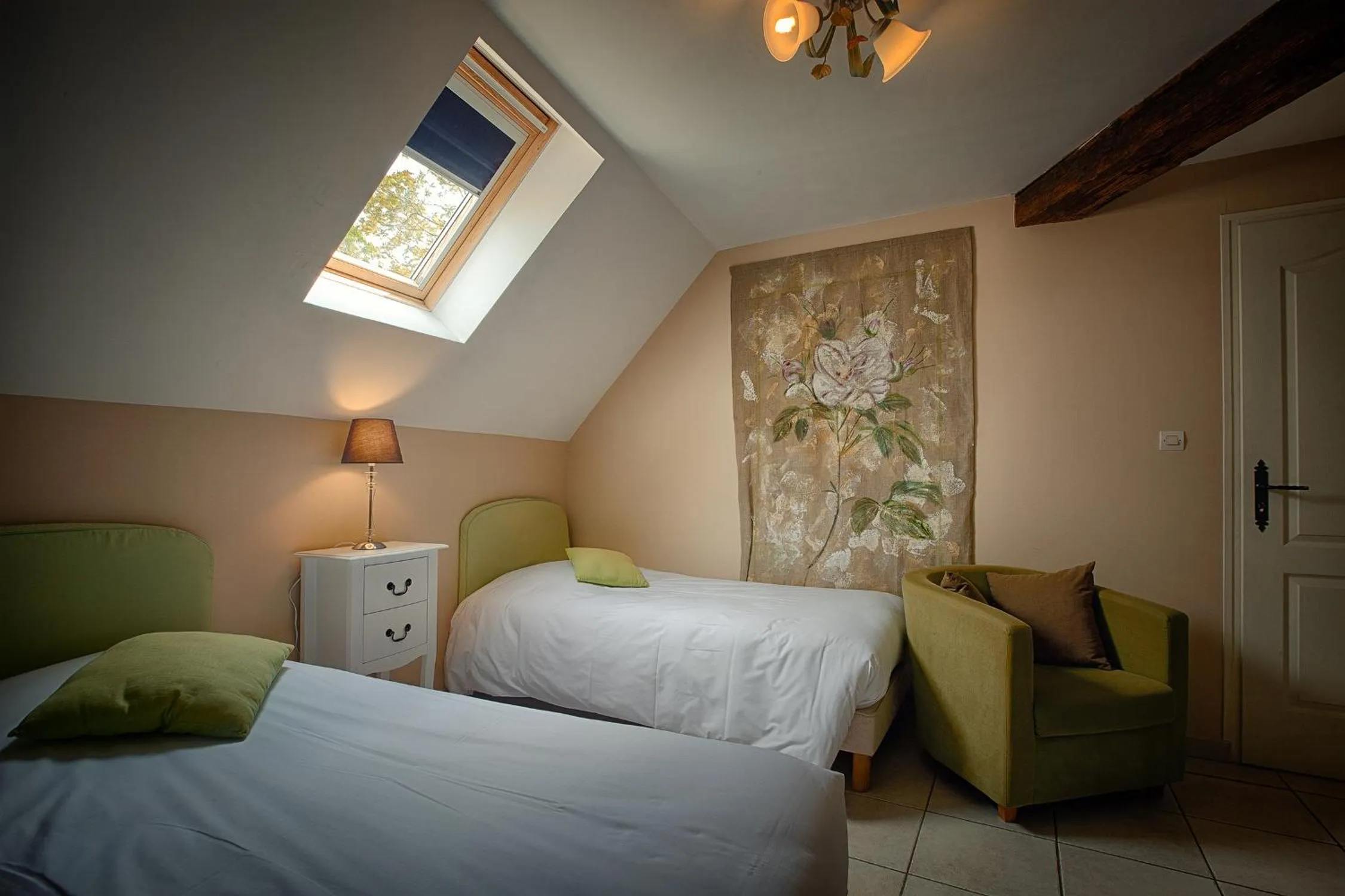 Photo of the whole room, Bed in Hôtel & Spa Chai De La Paleine