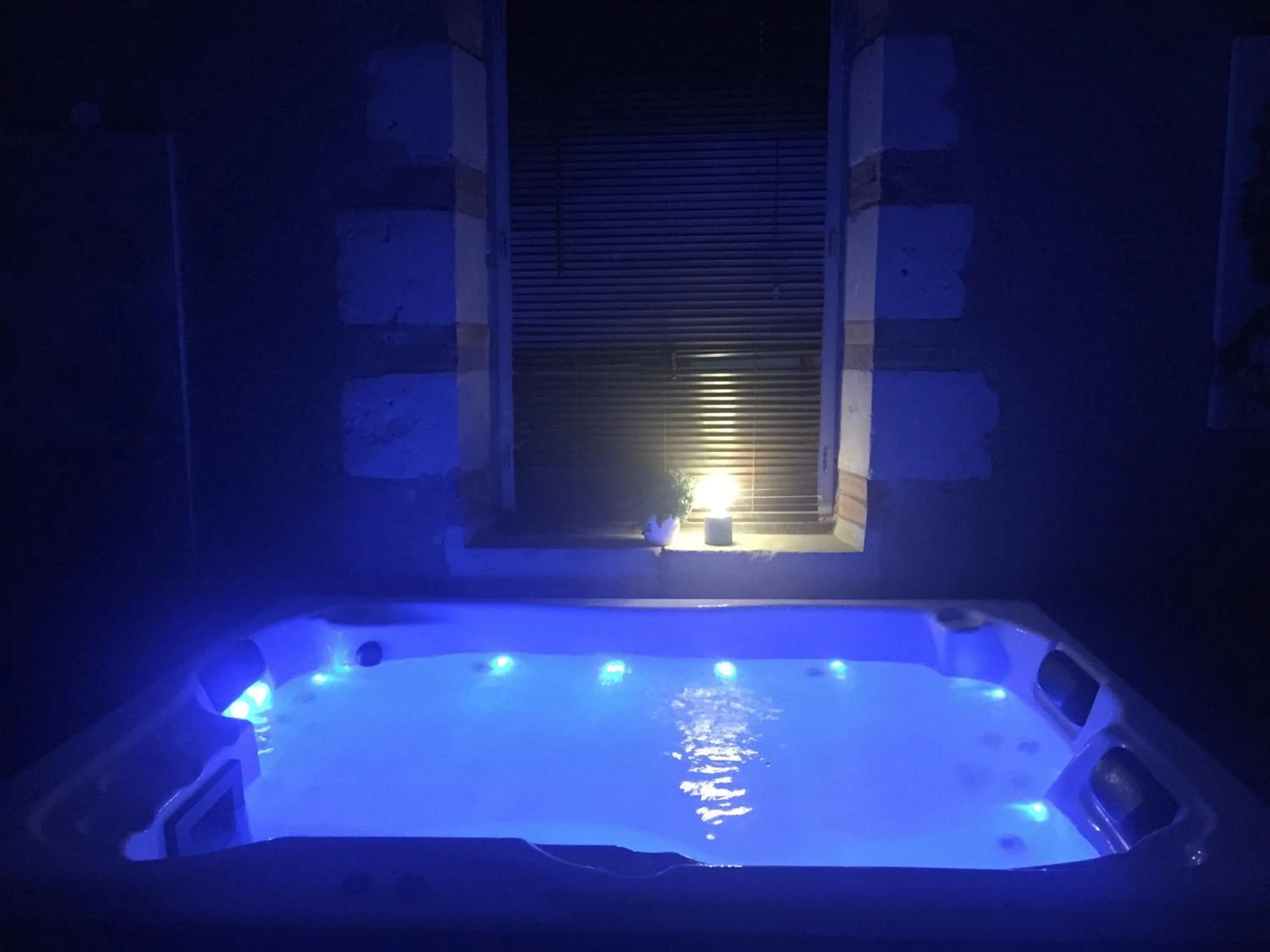 Hot Tub in Hôtel & Spa Chai De La Paleine