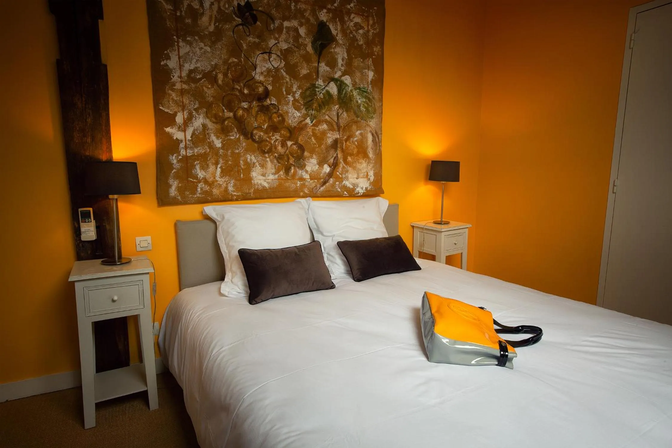 Photo of the whole room, Bed in Hôtel & Spa Chai De La Paleine