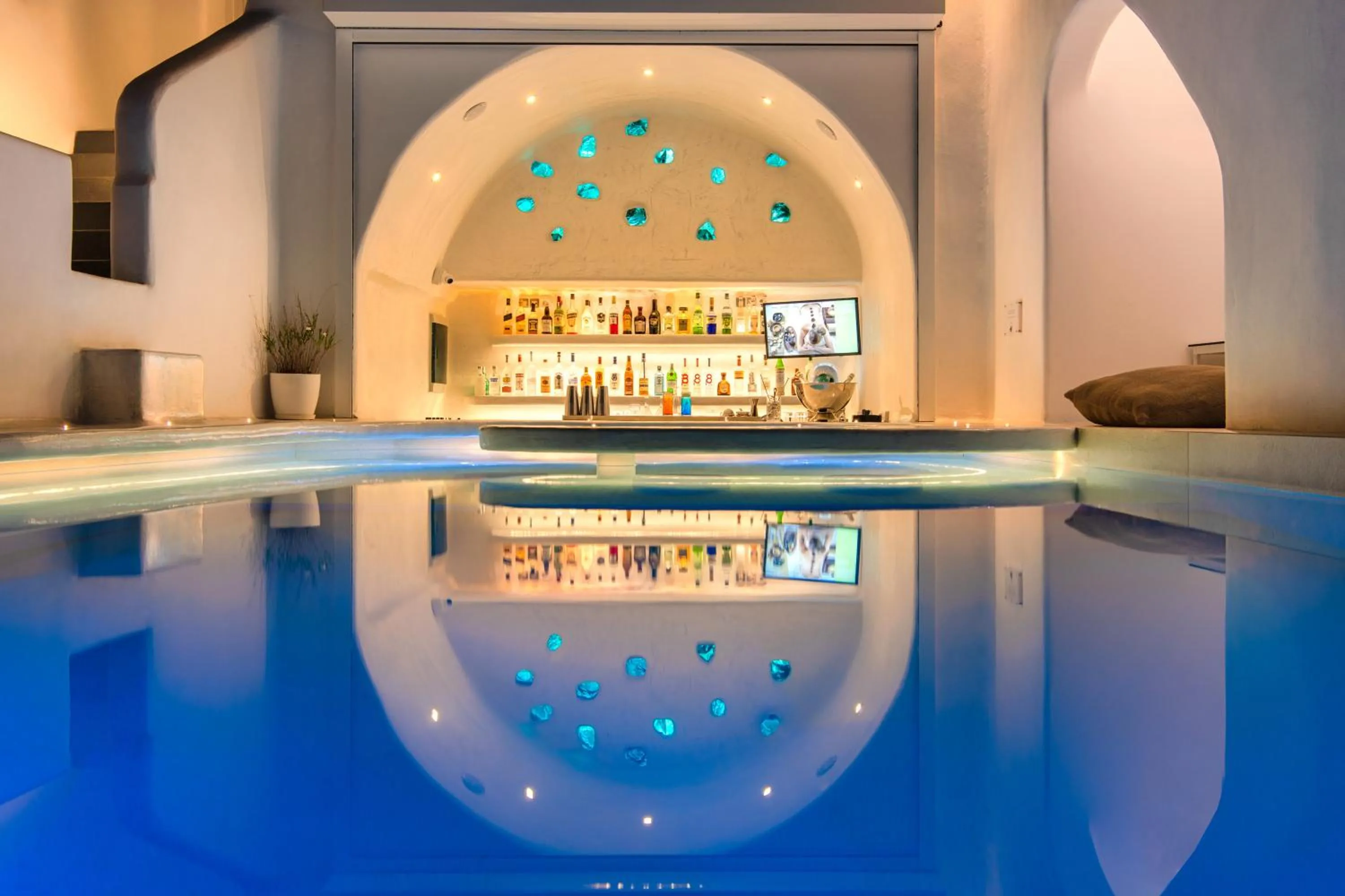 Pool view in Athina Aperto Suites
