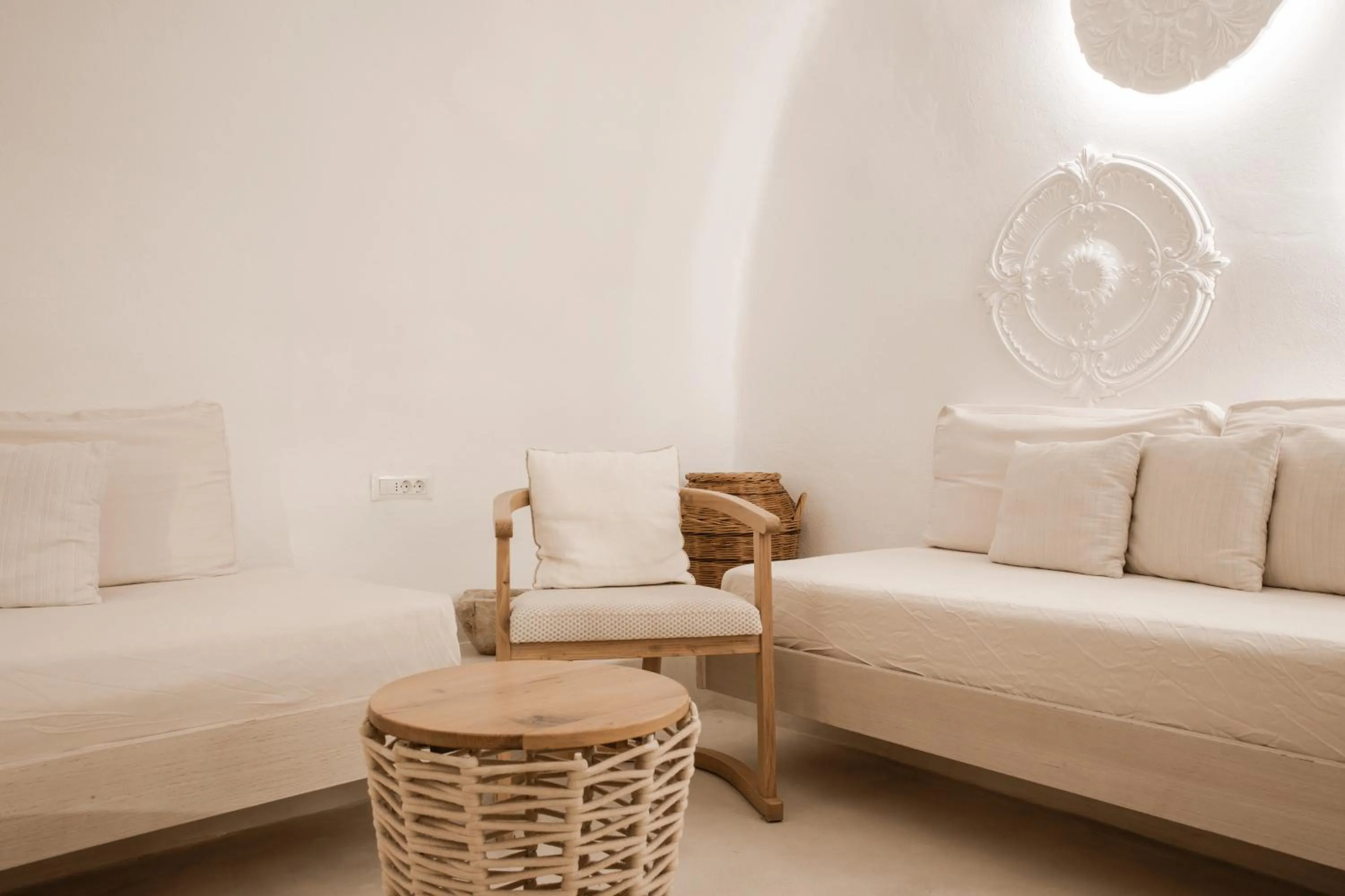 Living room, Bed in Aperto Suites - Adults Only