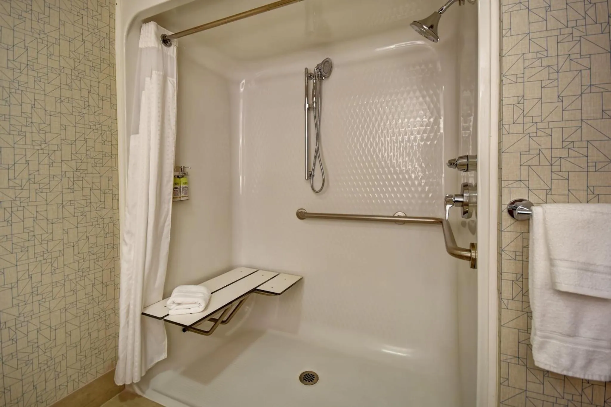 Photo of the whole room in Holiday Inn Express Newport North - Middletown by IHG