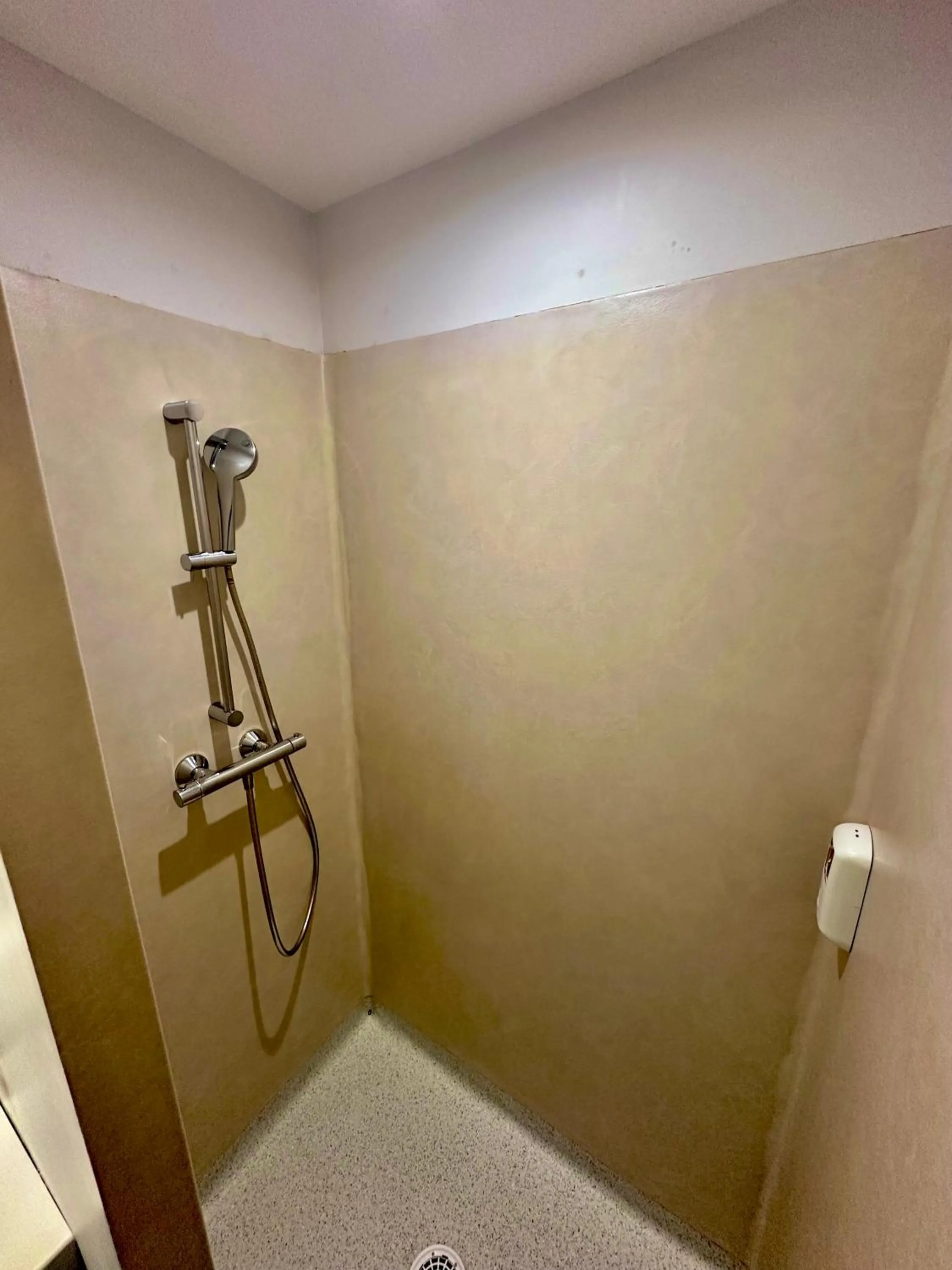 Shower in Fasthotel Laval