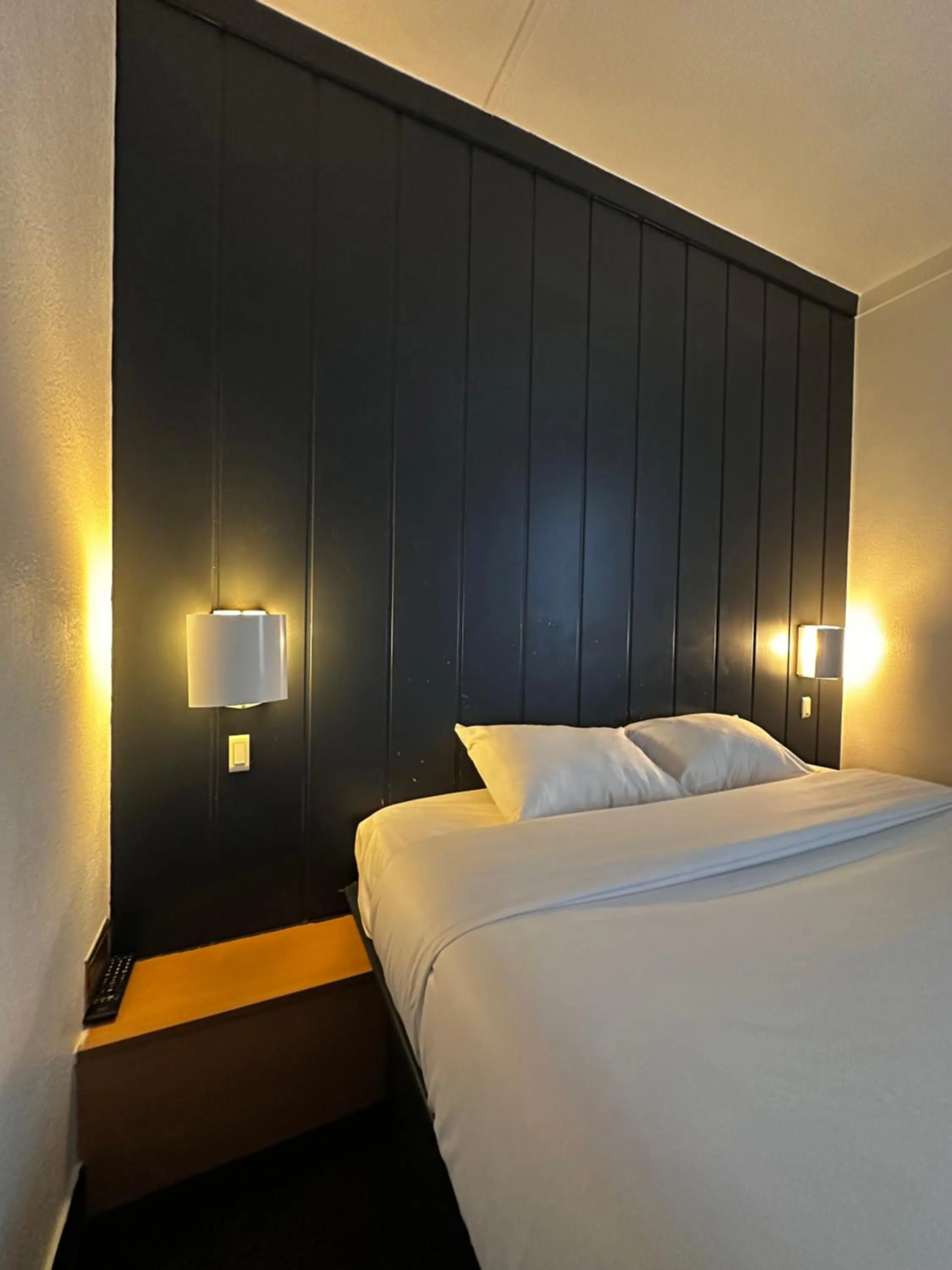 Bedroom, Bed in Fasthotel Laval