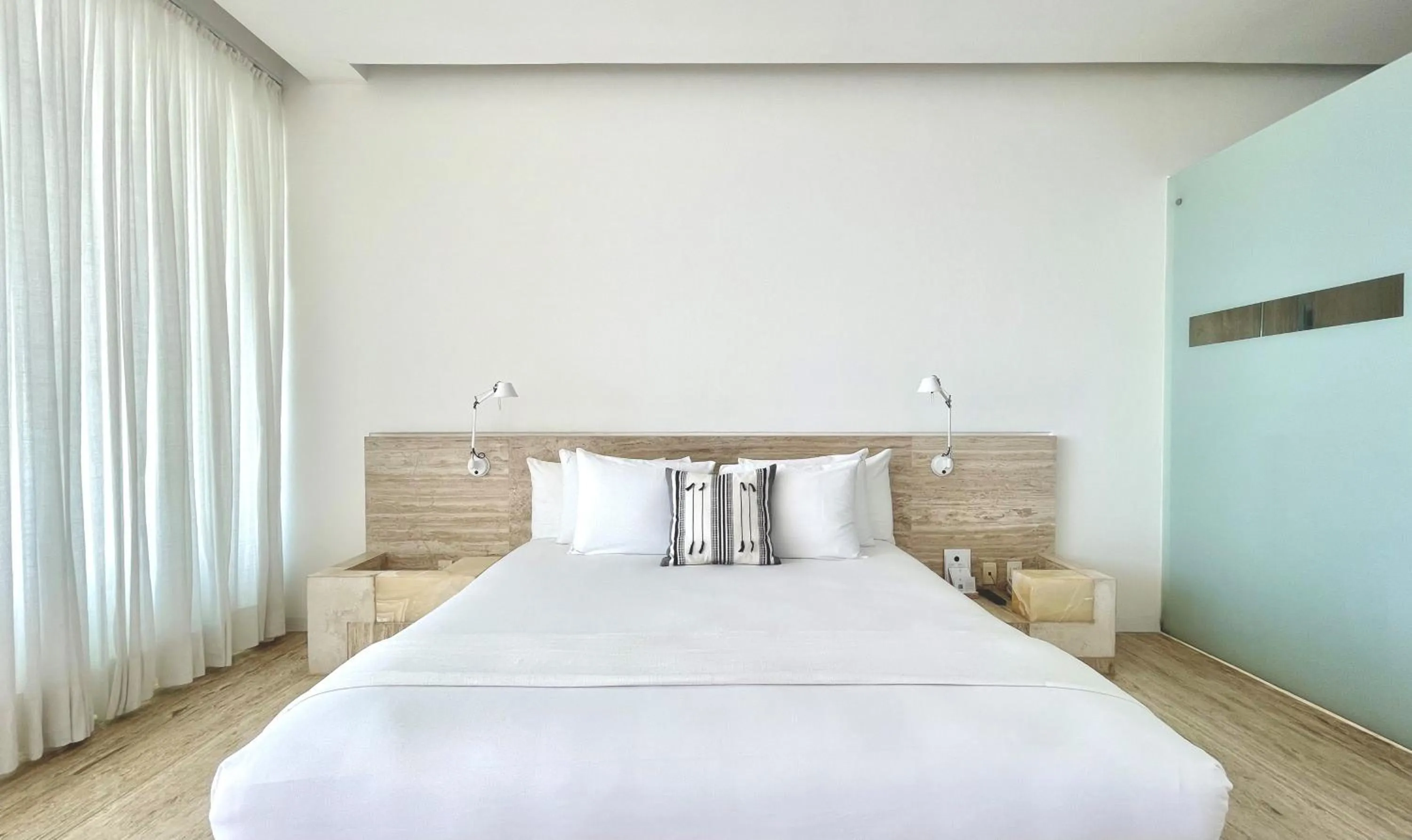 King Suite with Balcony in Encanto Acapulco