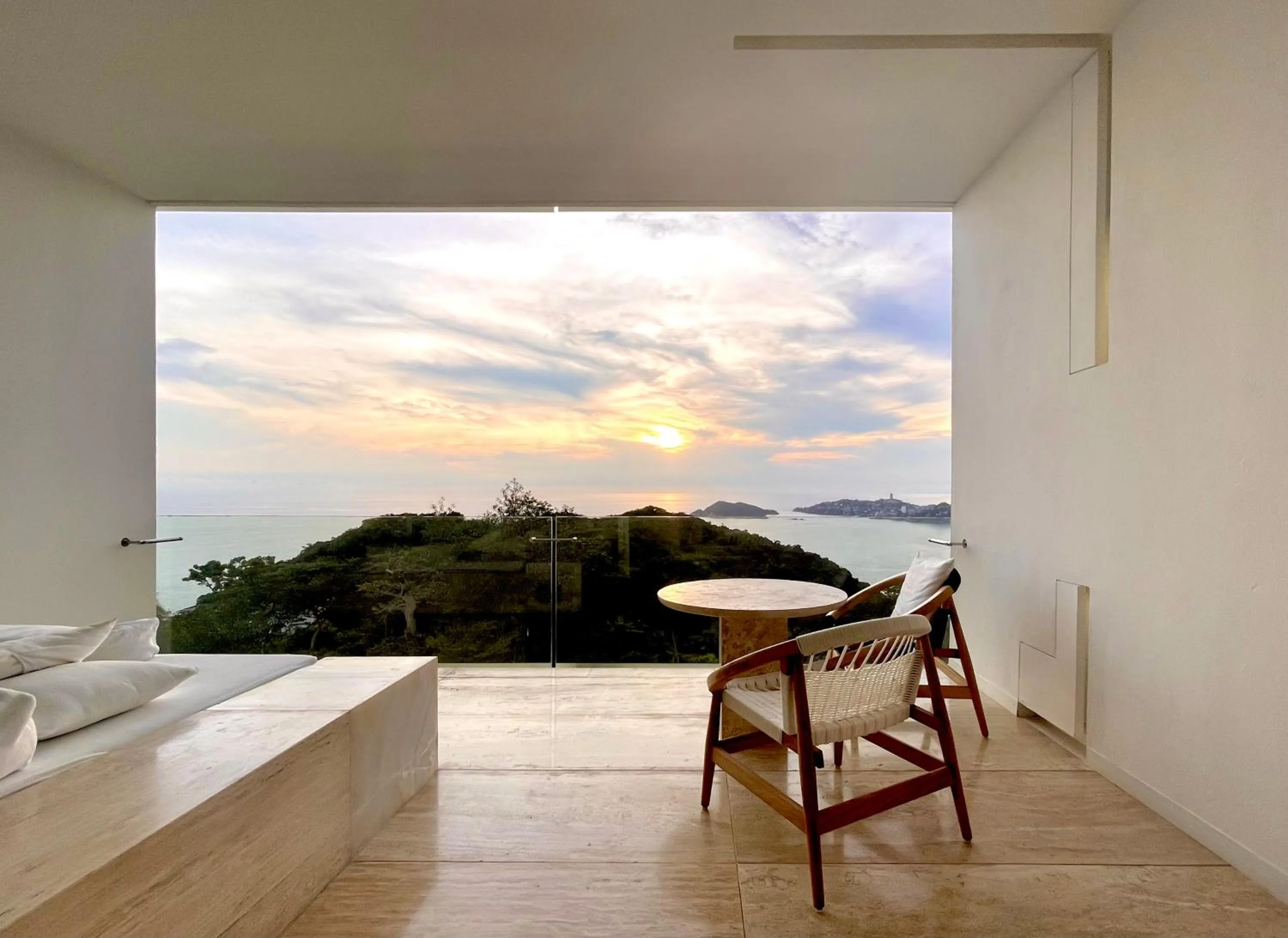 King Suite with Balcony in Encanto Acapulco