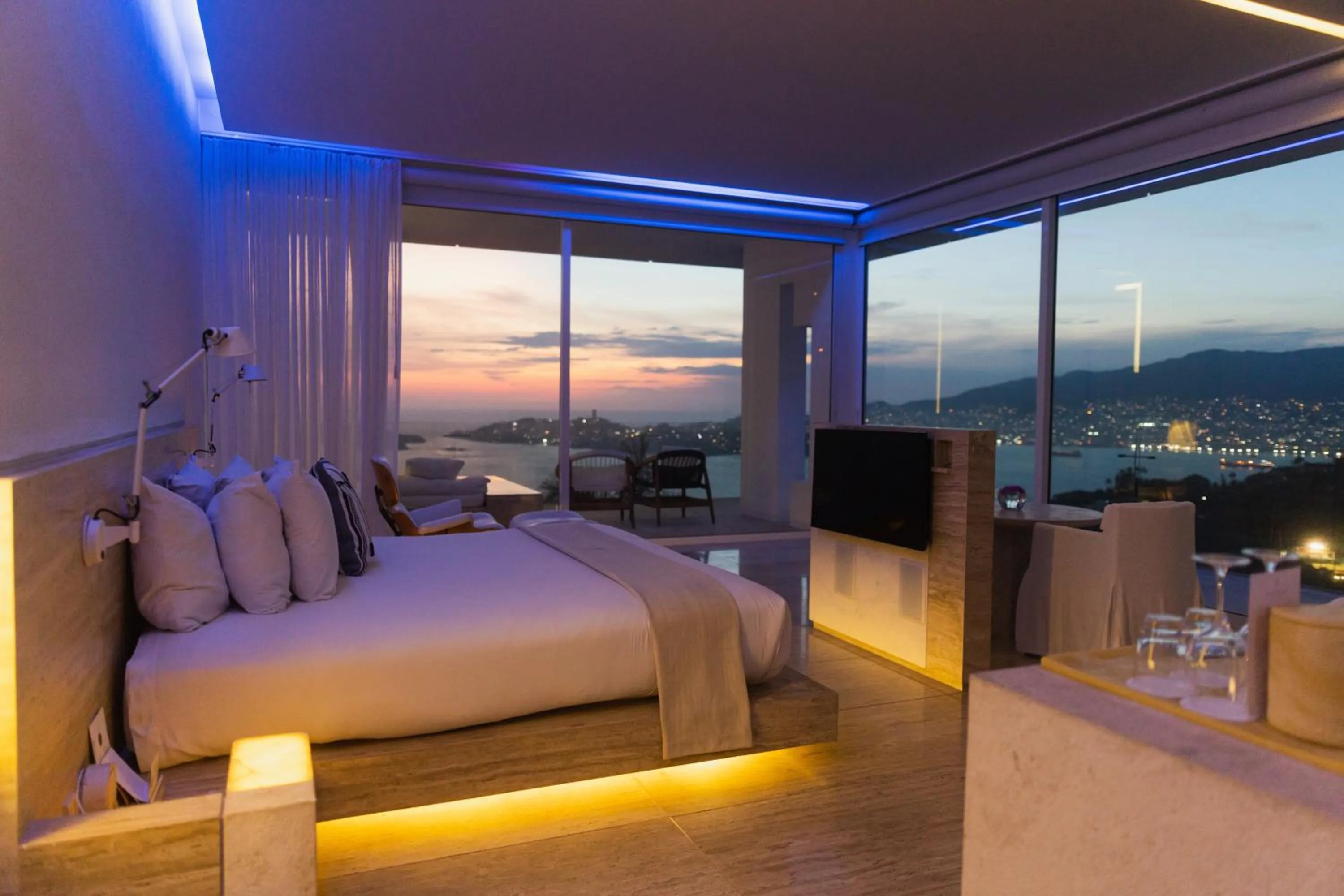 Corner Suite in Encanto Acapulco