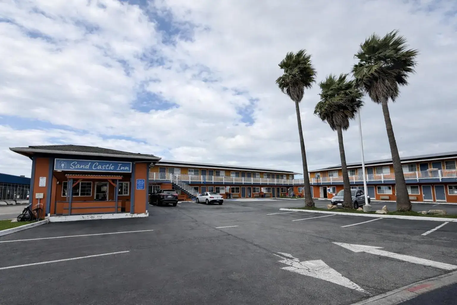 Property building in Sand Castle Inn Property building in Sand Castle Inn