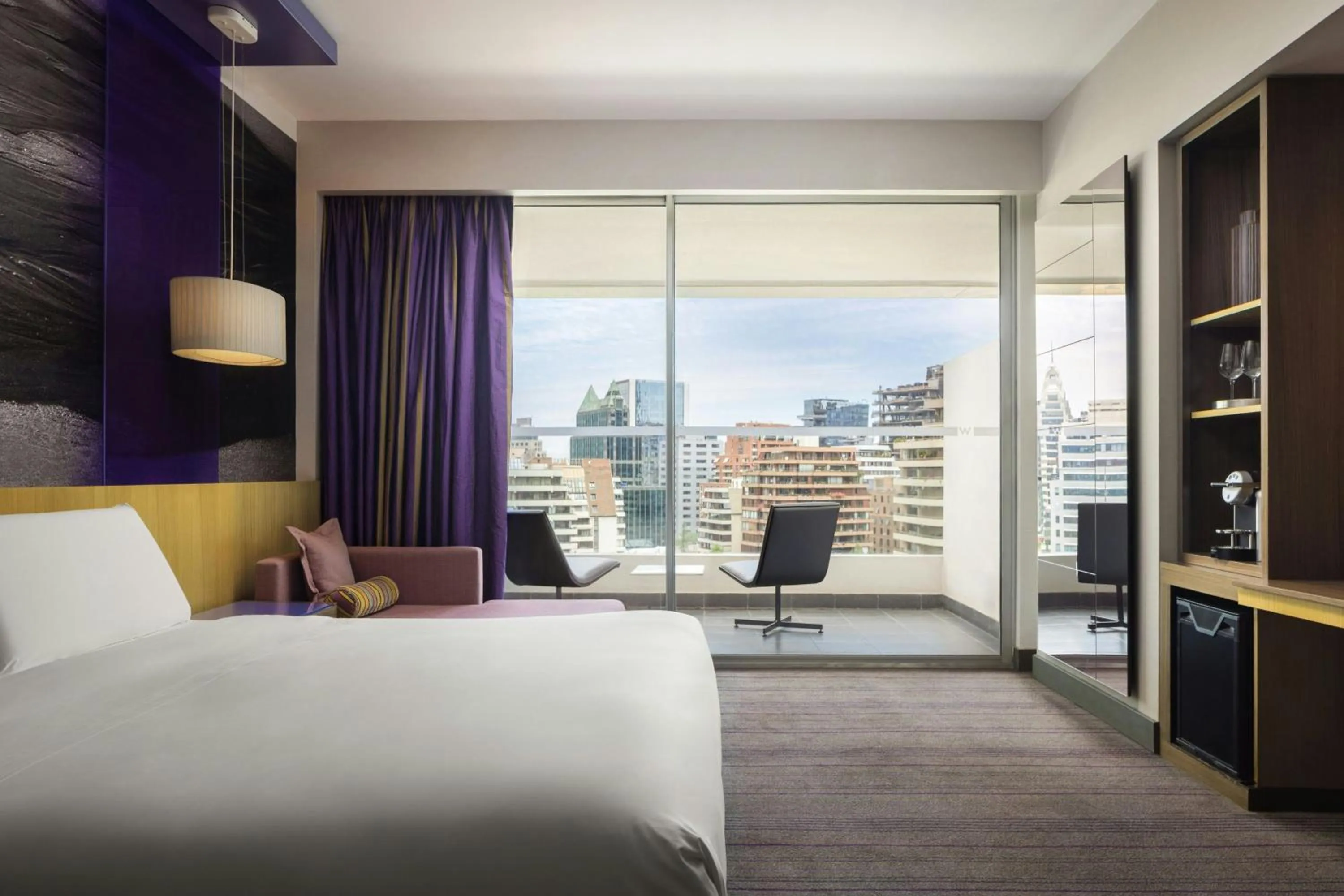 Photo of the whole room, Bed in W Santiago